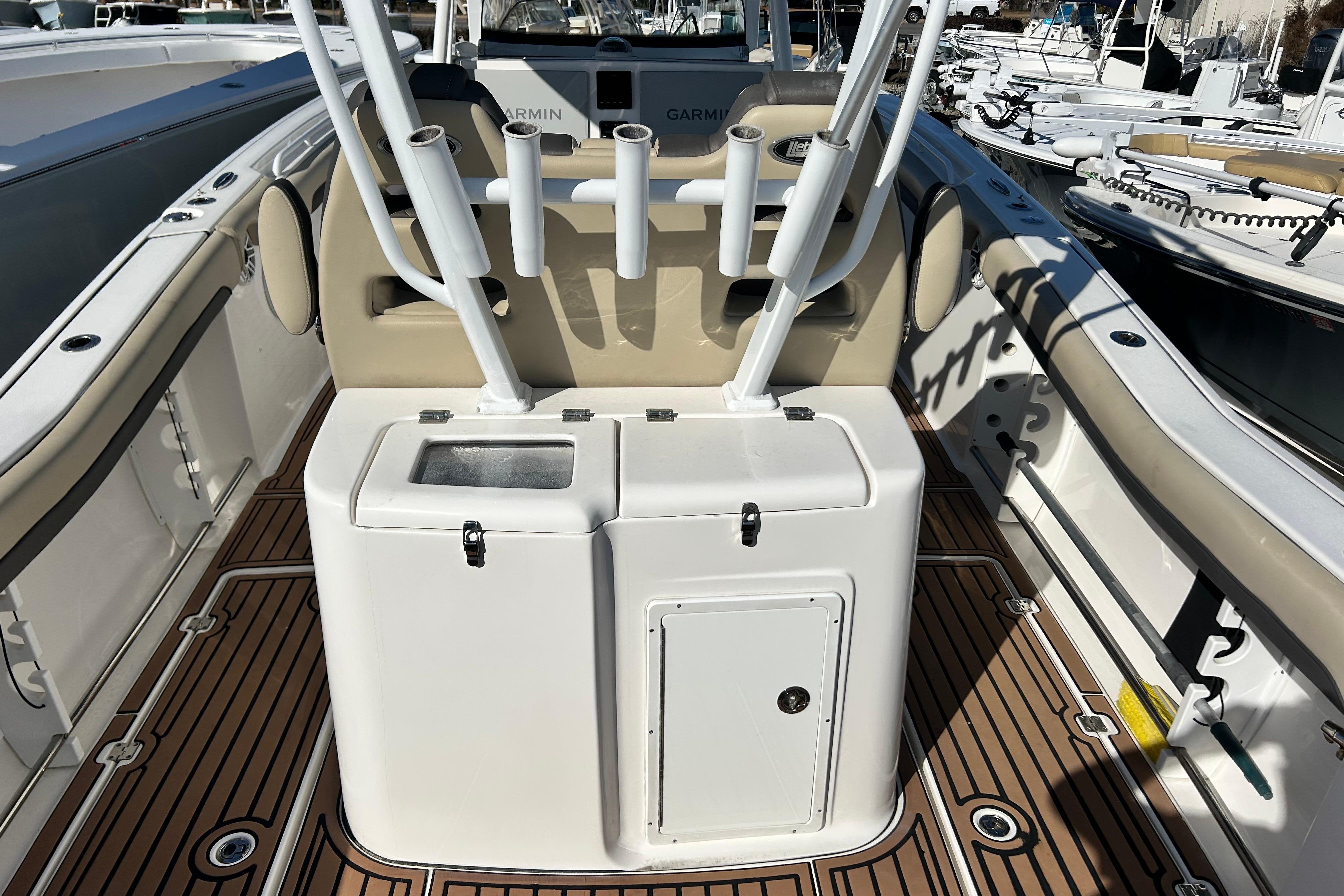 2020 Tidewater 320 CC Adventure - thumbnail 16
