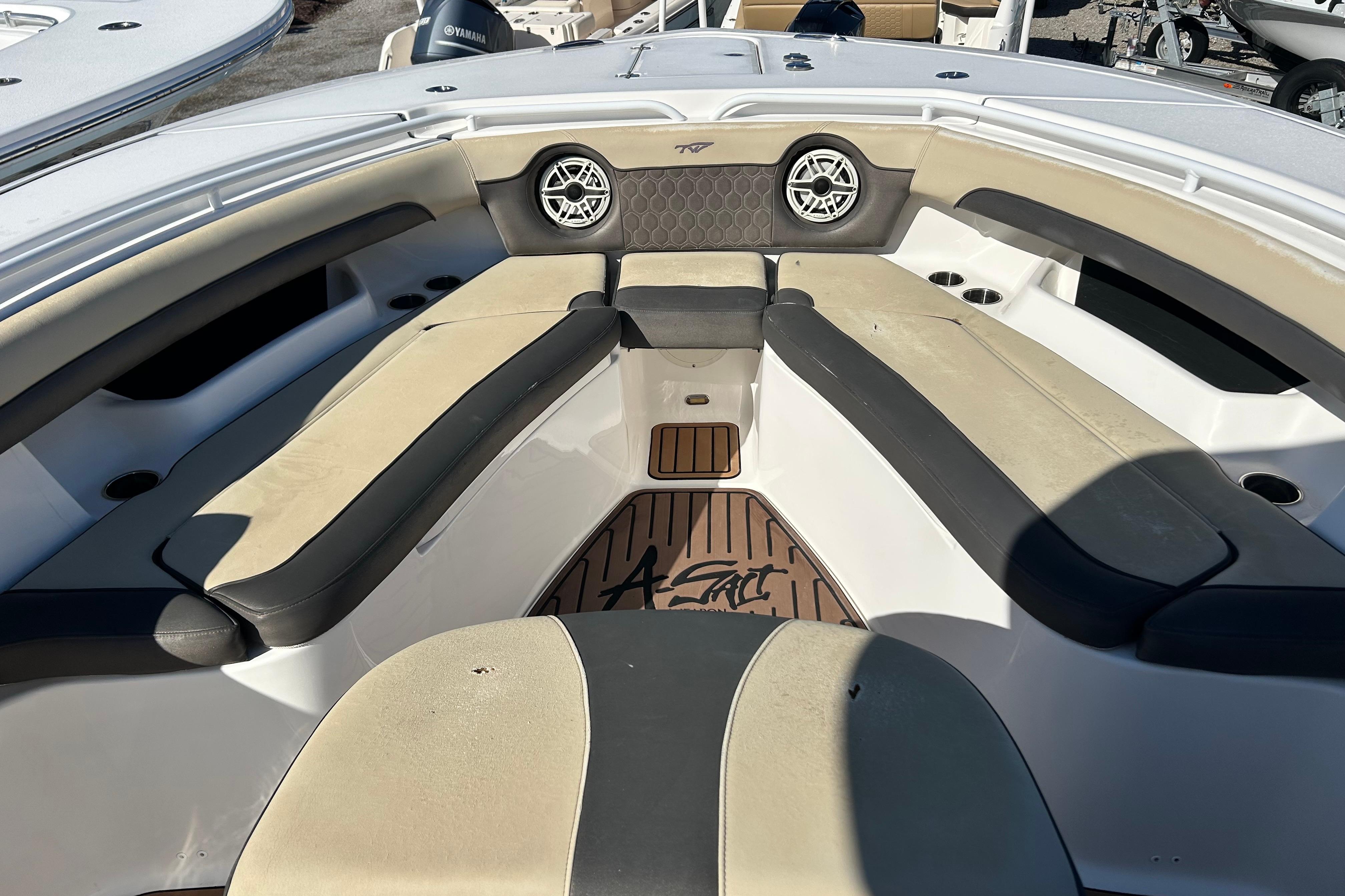 2020 Tidewater 320 CC Adventure - thumbnail 24