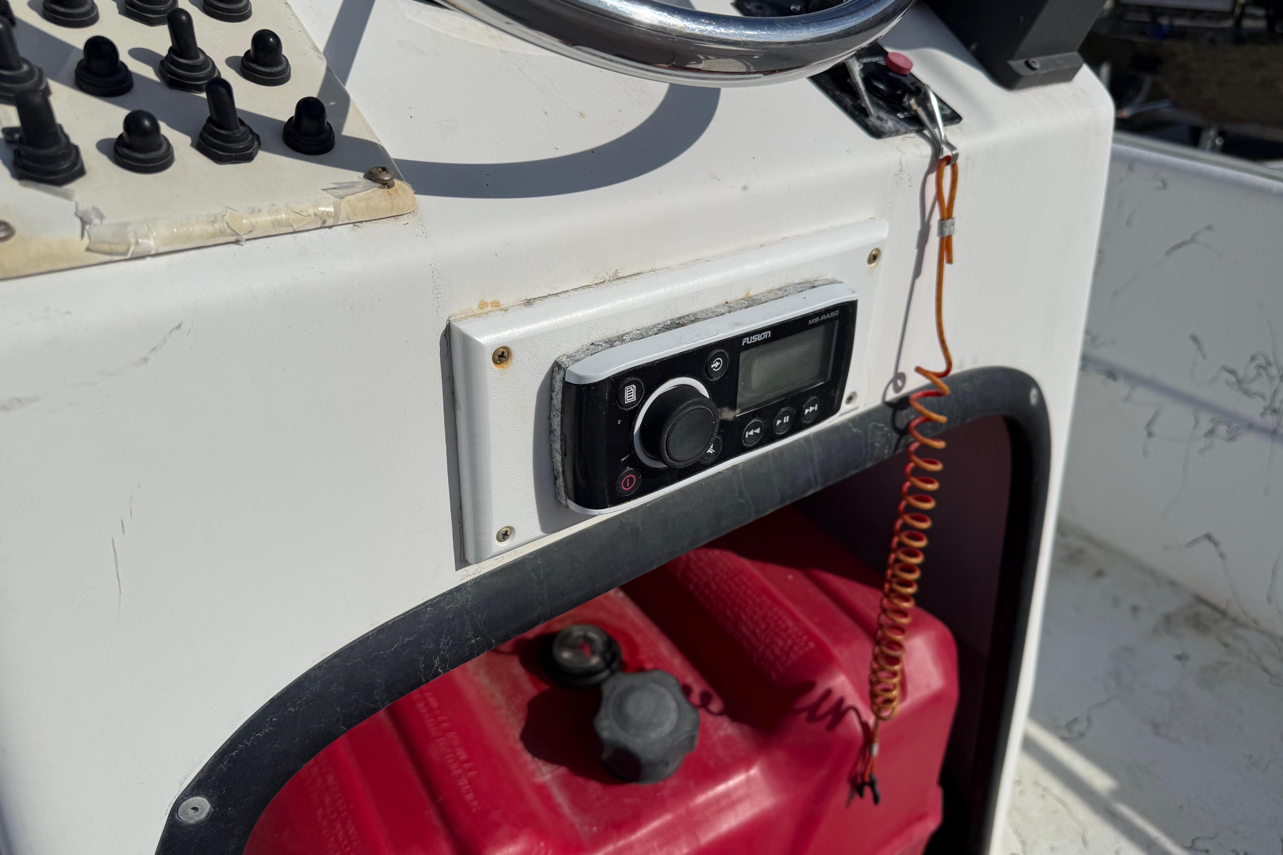 2006 Carolina Skiff 1980 DLX - thumbnail 21
