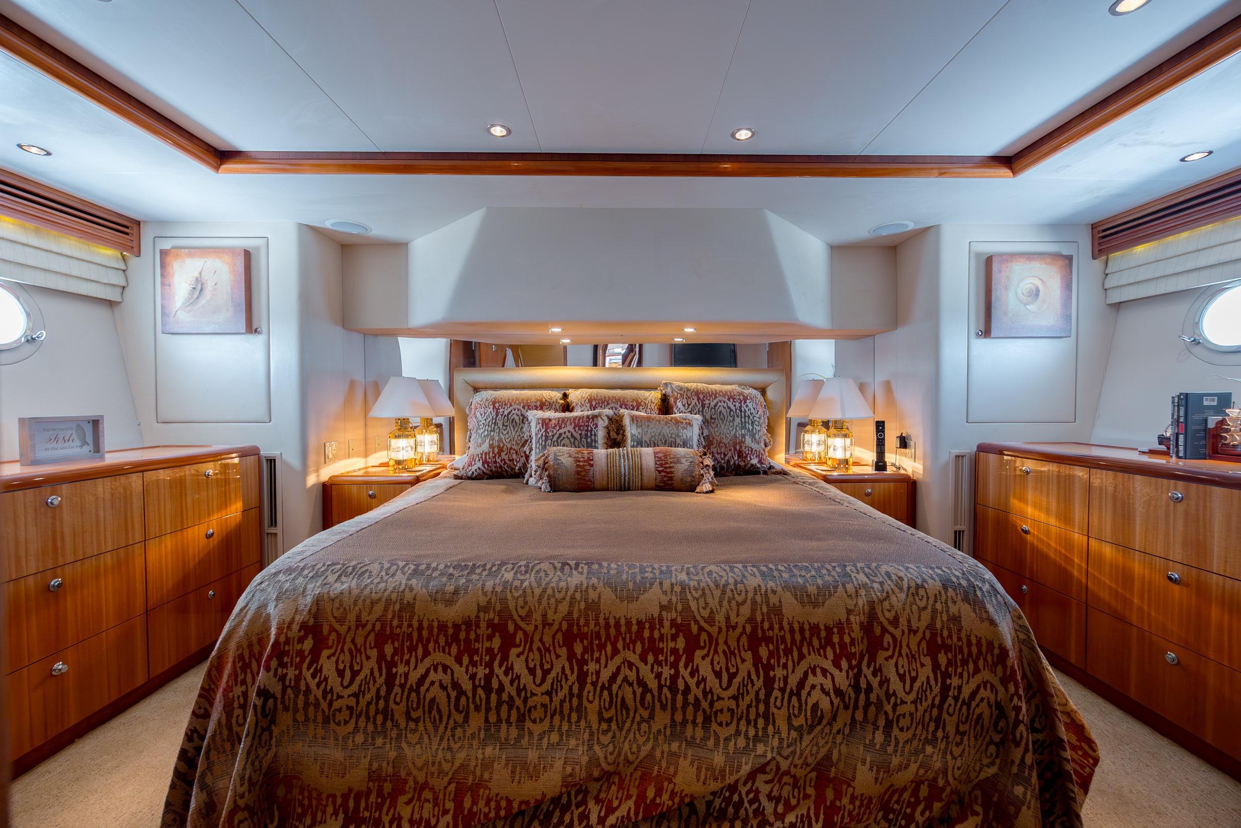 2007 Hatteras 64 Motor Yacht - thumbnail 37