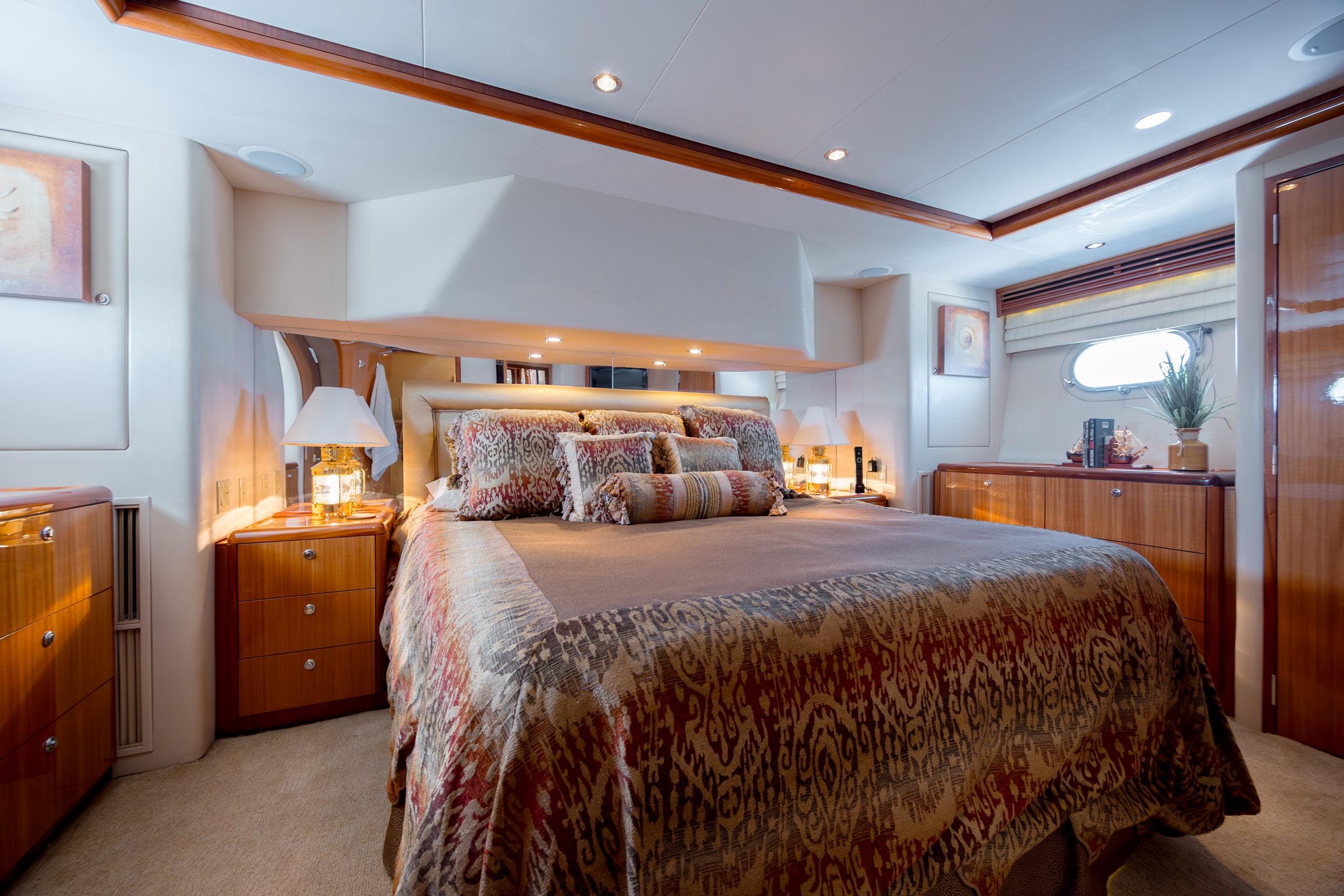 2007 Hatteras 64 Motor Yacht - thumbnail 36