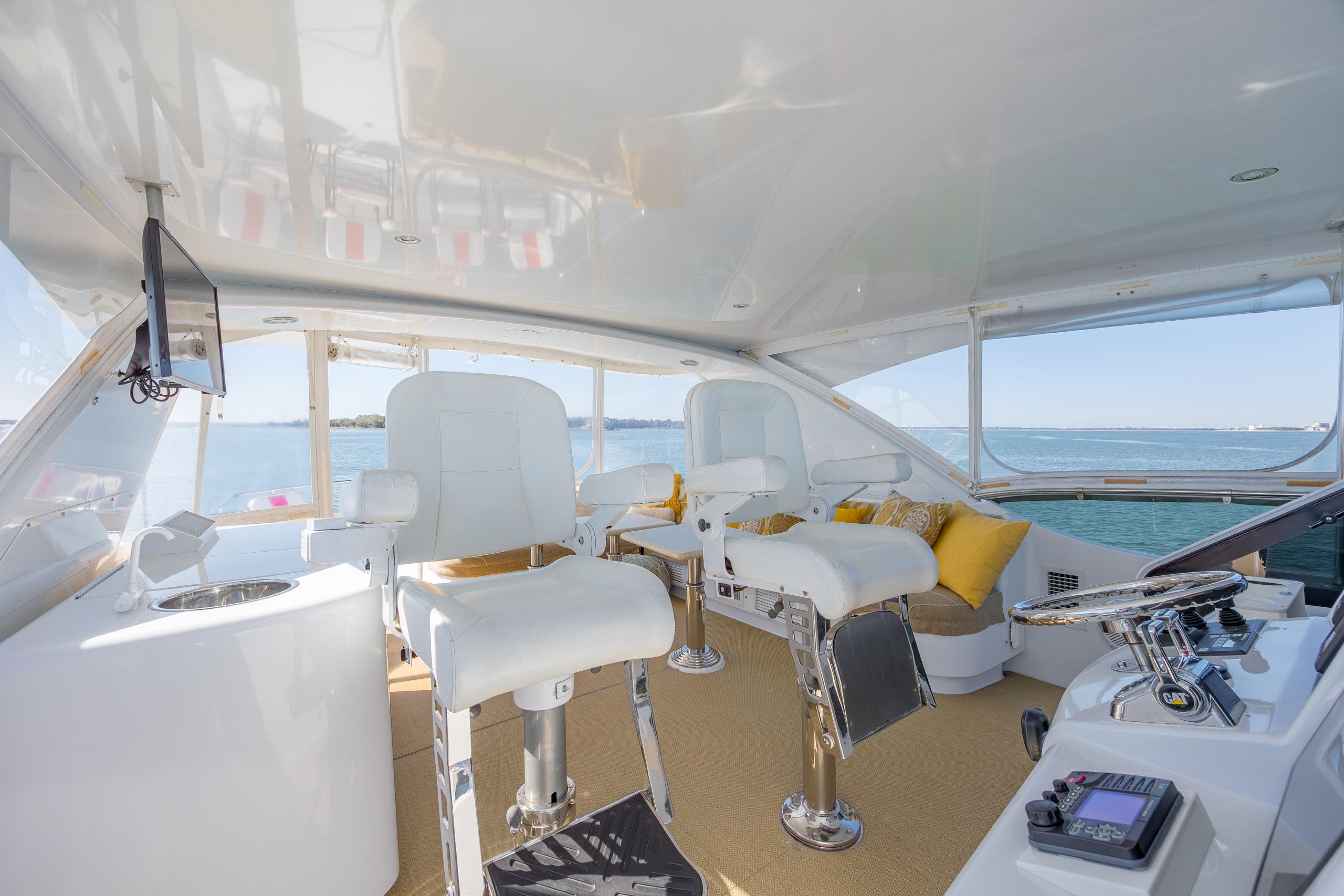 2007 Hatteras 64 Motor Yacht - thumbnail 11