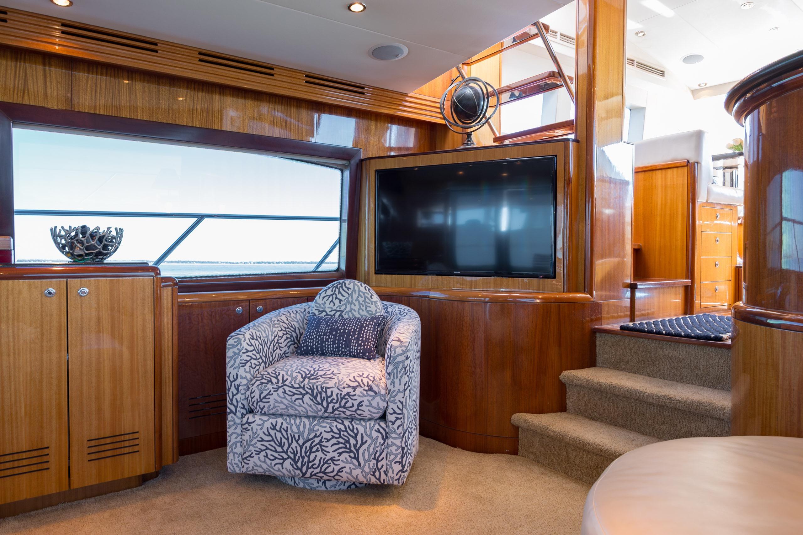 2007 Hatteras 64 Motor Yacht - thumbnail 32