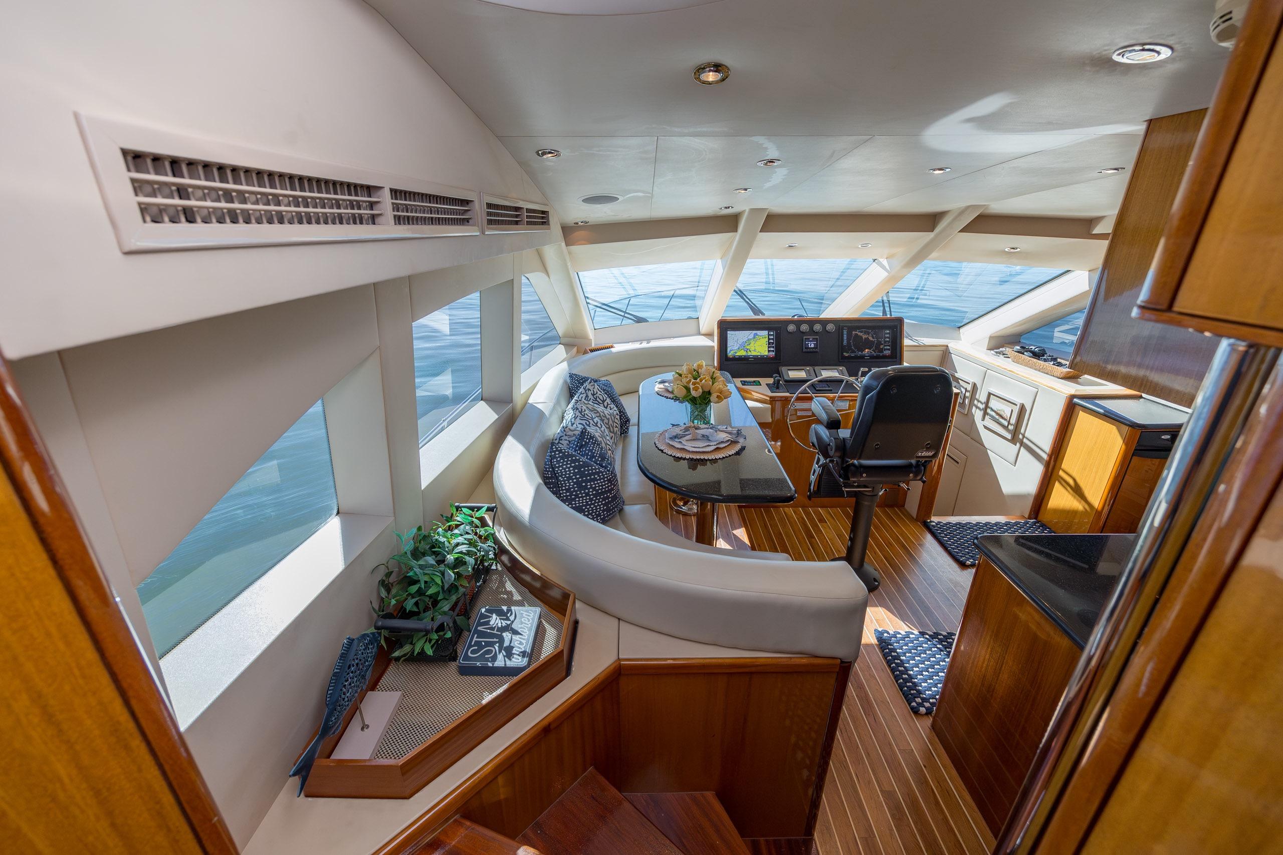 2007 Hatteras 64 Motor Yacht - thumbnail 17