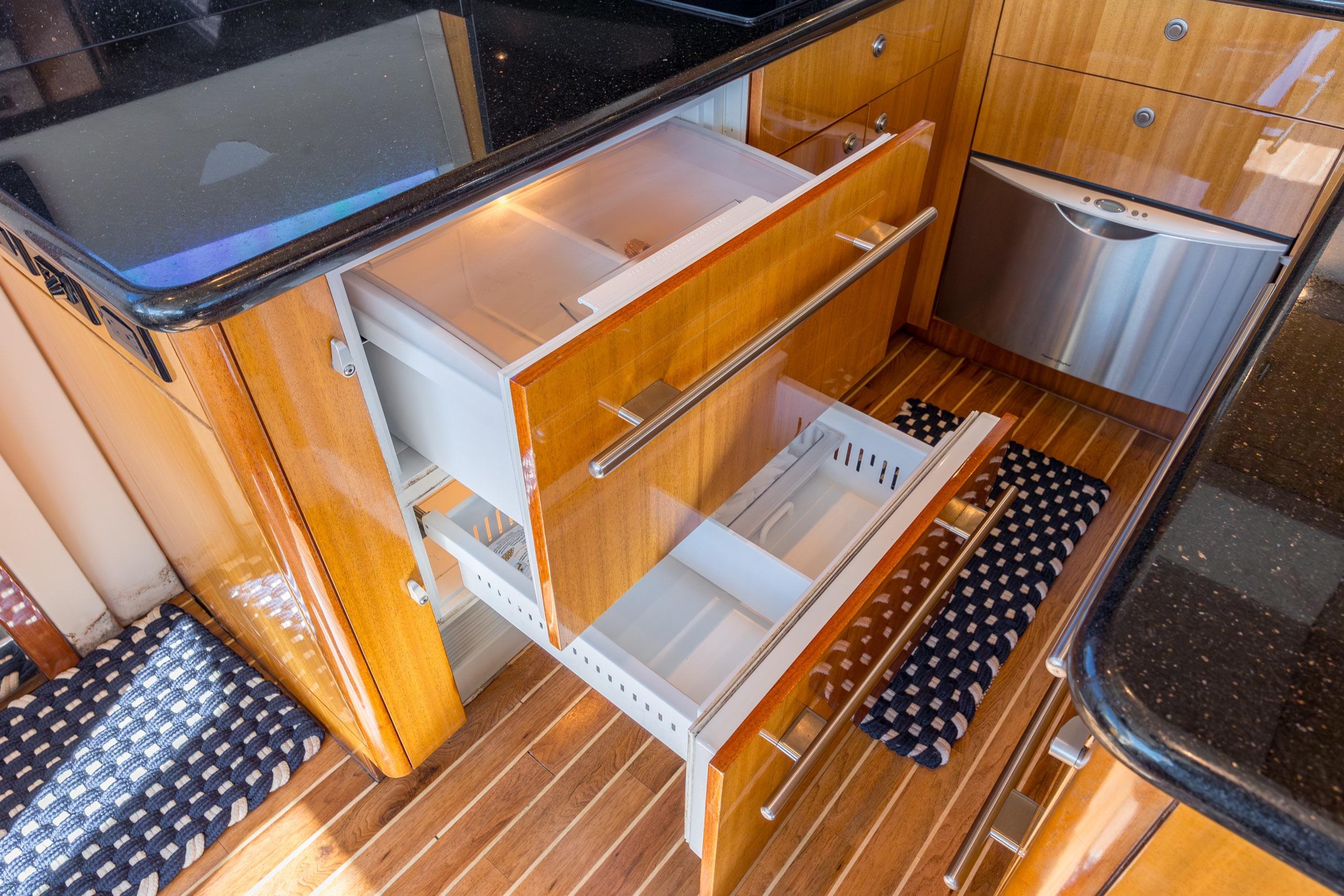 2007 Hatteras 64 Motor Yacht - thumbnail 35