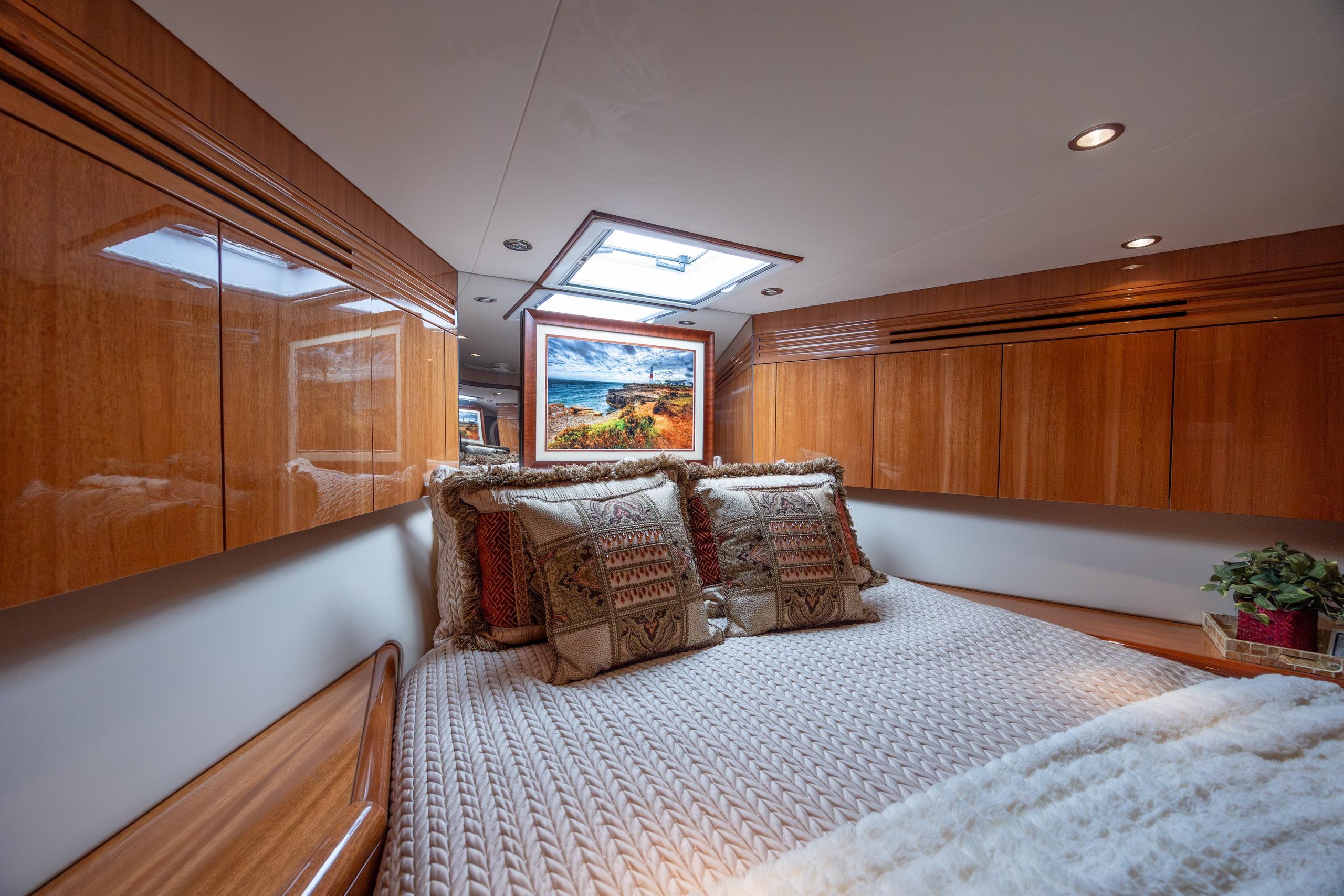 2007 Hatteras 64 Motor Yacht - thumbnail 39