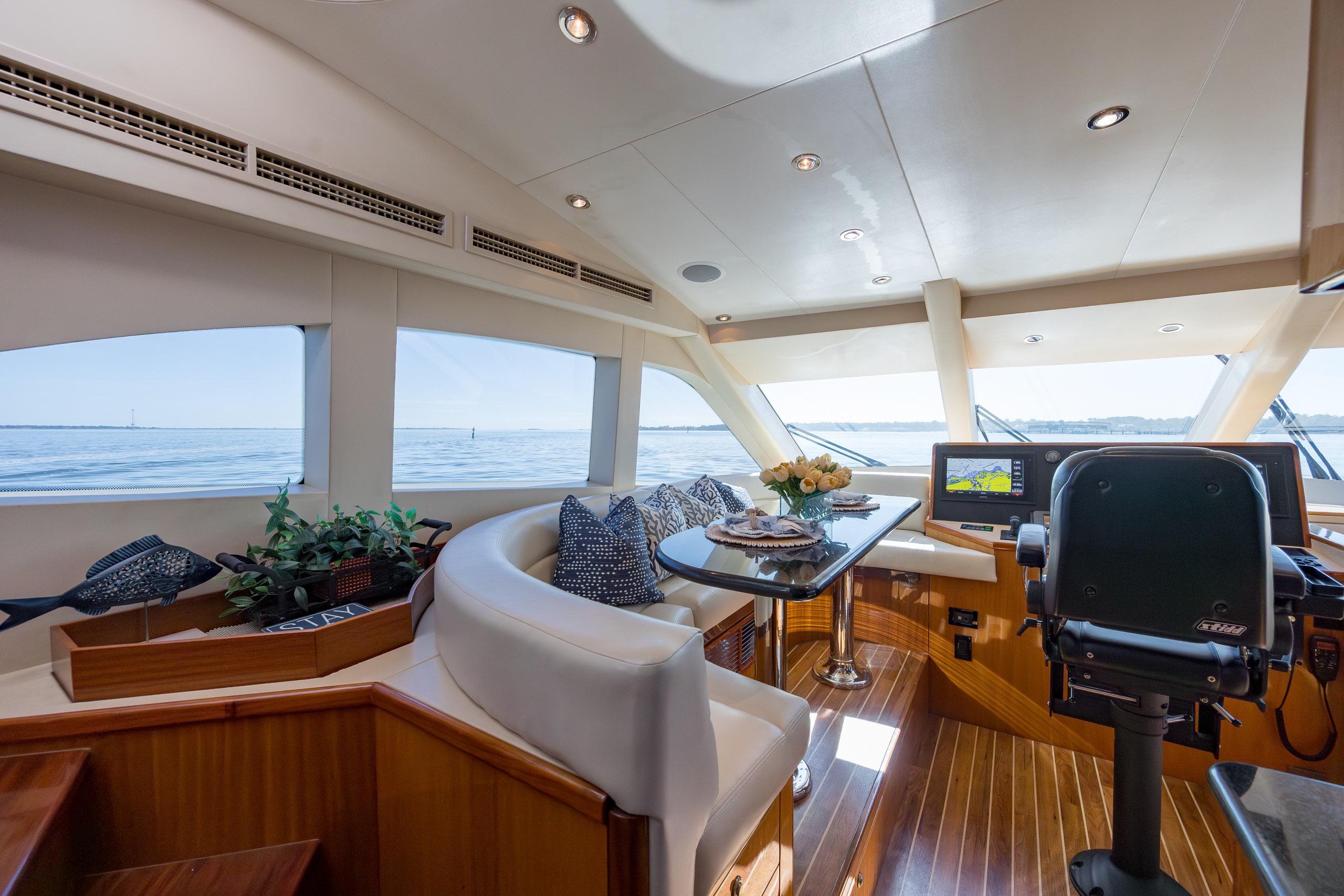 2007 Hatteras 64 Motor Yacht - thumbnail 25