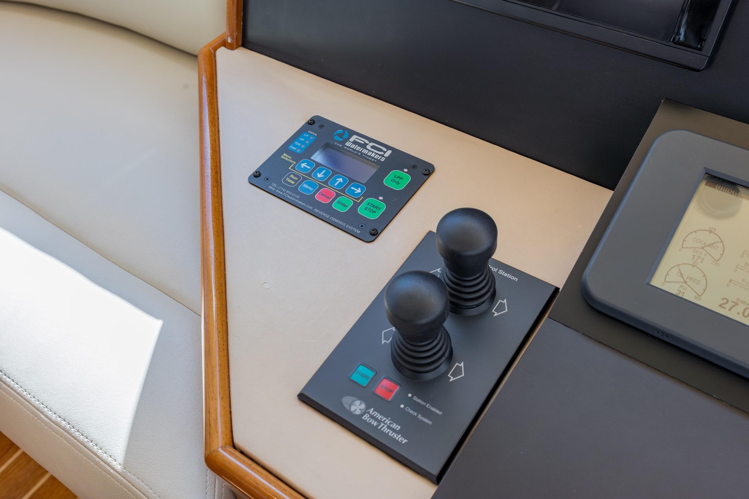 2007 Hatteras 64 Motor Yacht - thumbnail 20