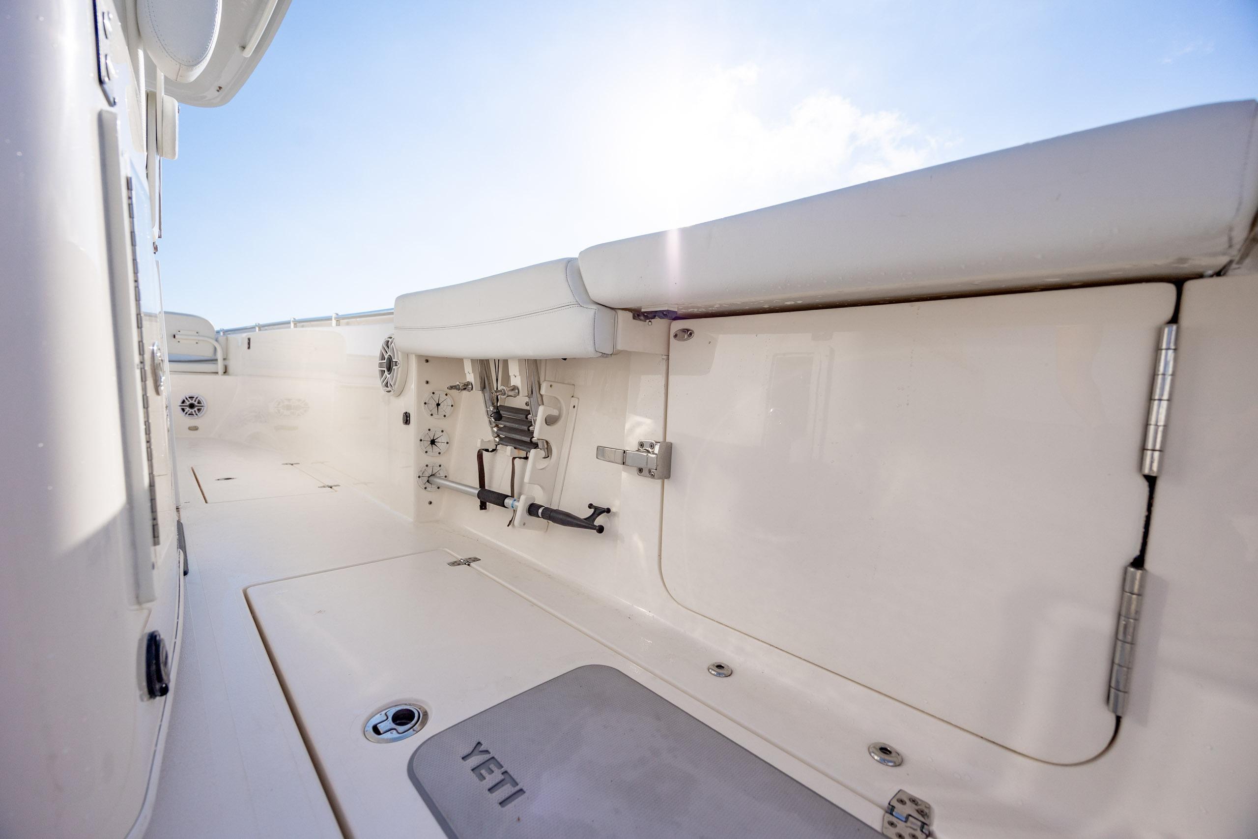 2020 Cobia 350 Center Console - thumbnail 25