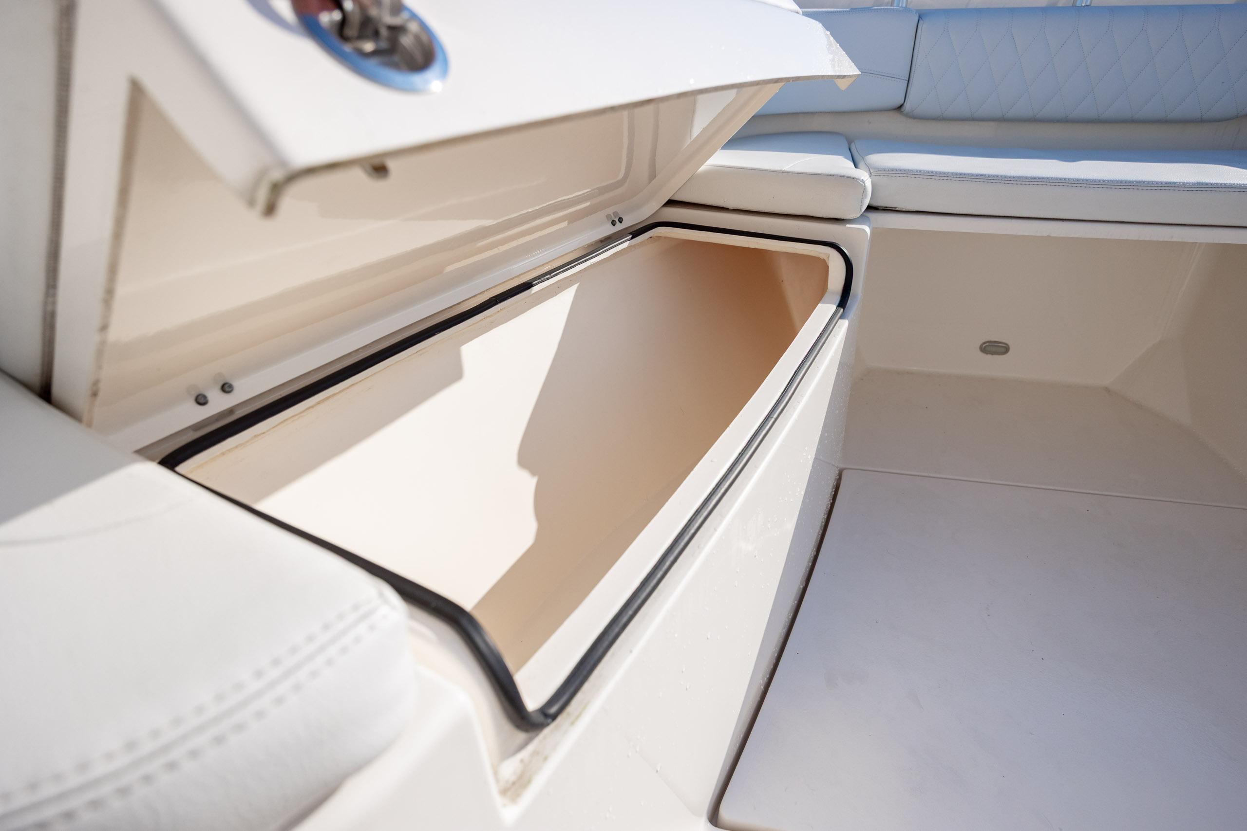 2020 Cobia 350 Center Console - thumbnail 30
