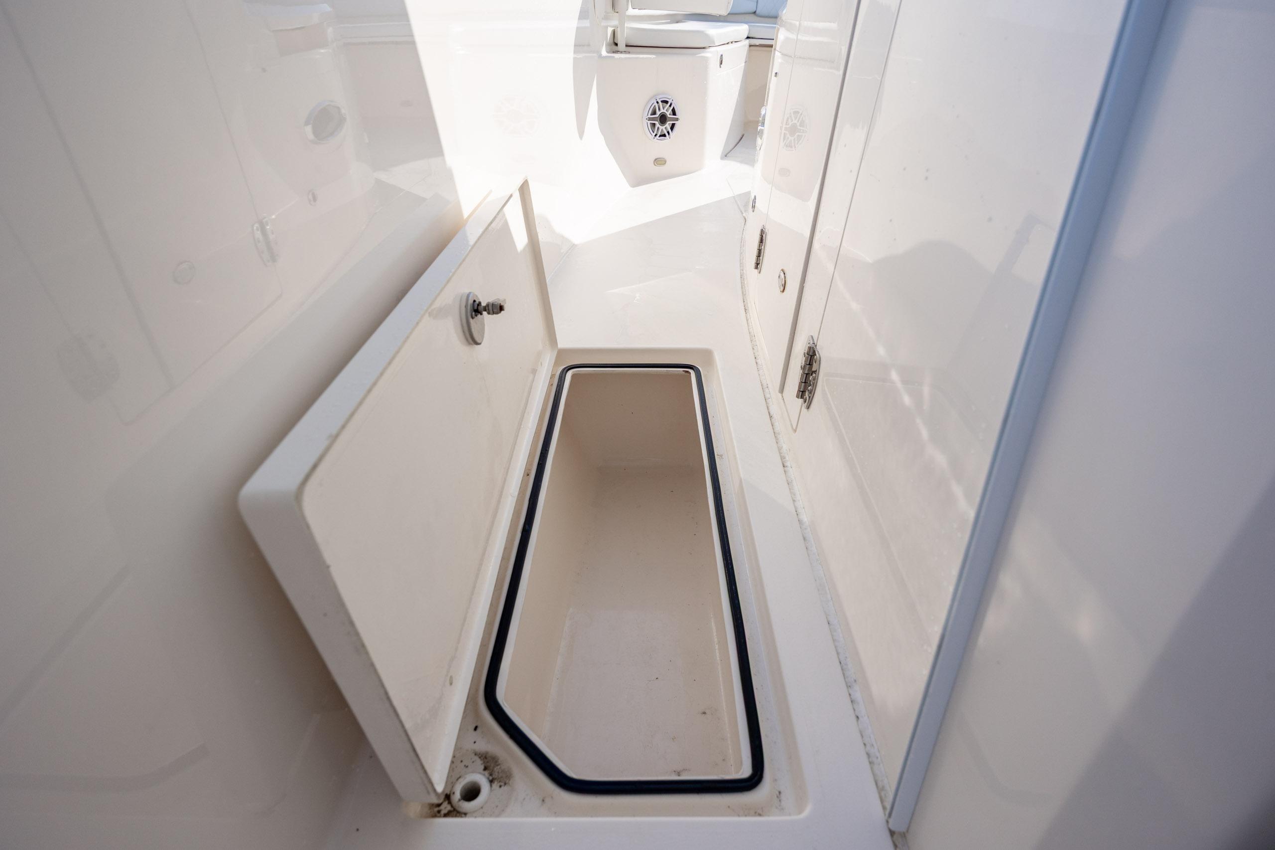 2020 Cobia 350 Center Console - thumbnail 28