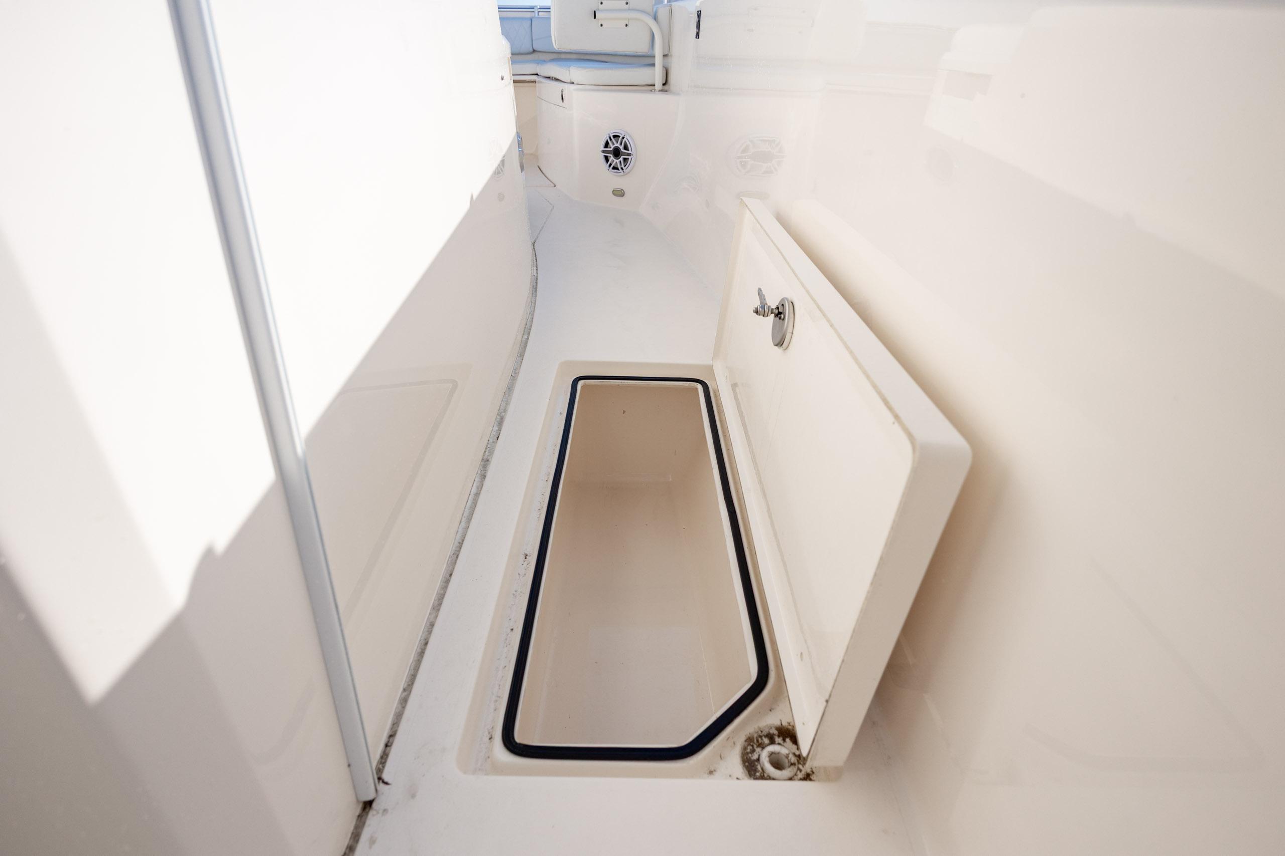 2020 Cobia 350 Center Console - thumbnail 26
