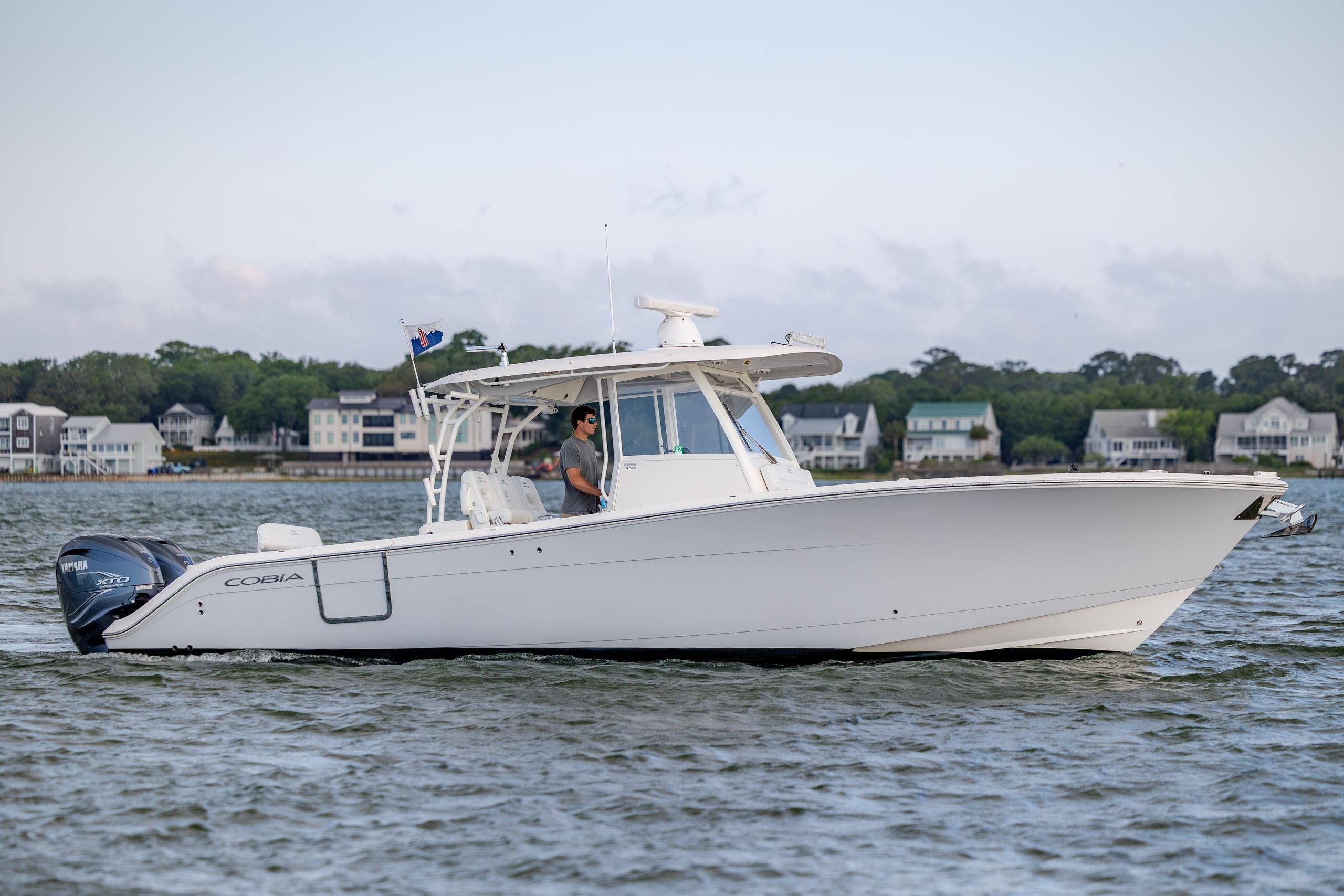 2020 Cobia 350 Center Console - thumbnail 4