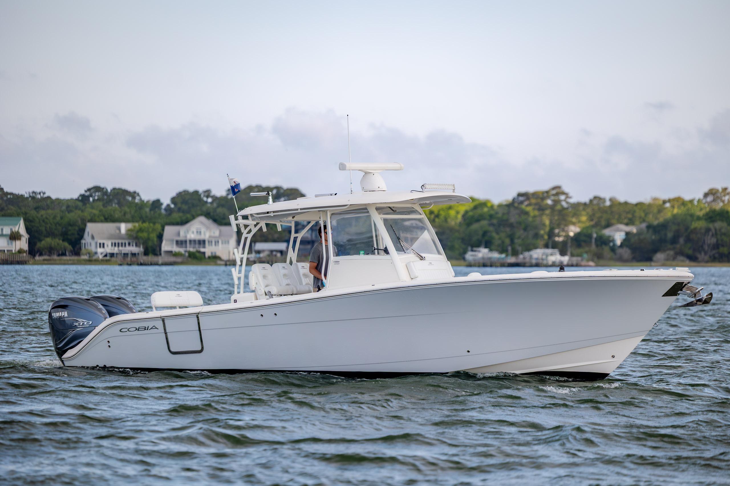 2020 Cobia 350 Center Console - thumbnail 2