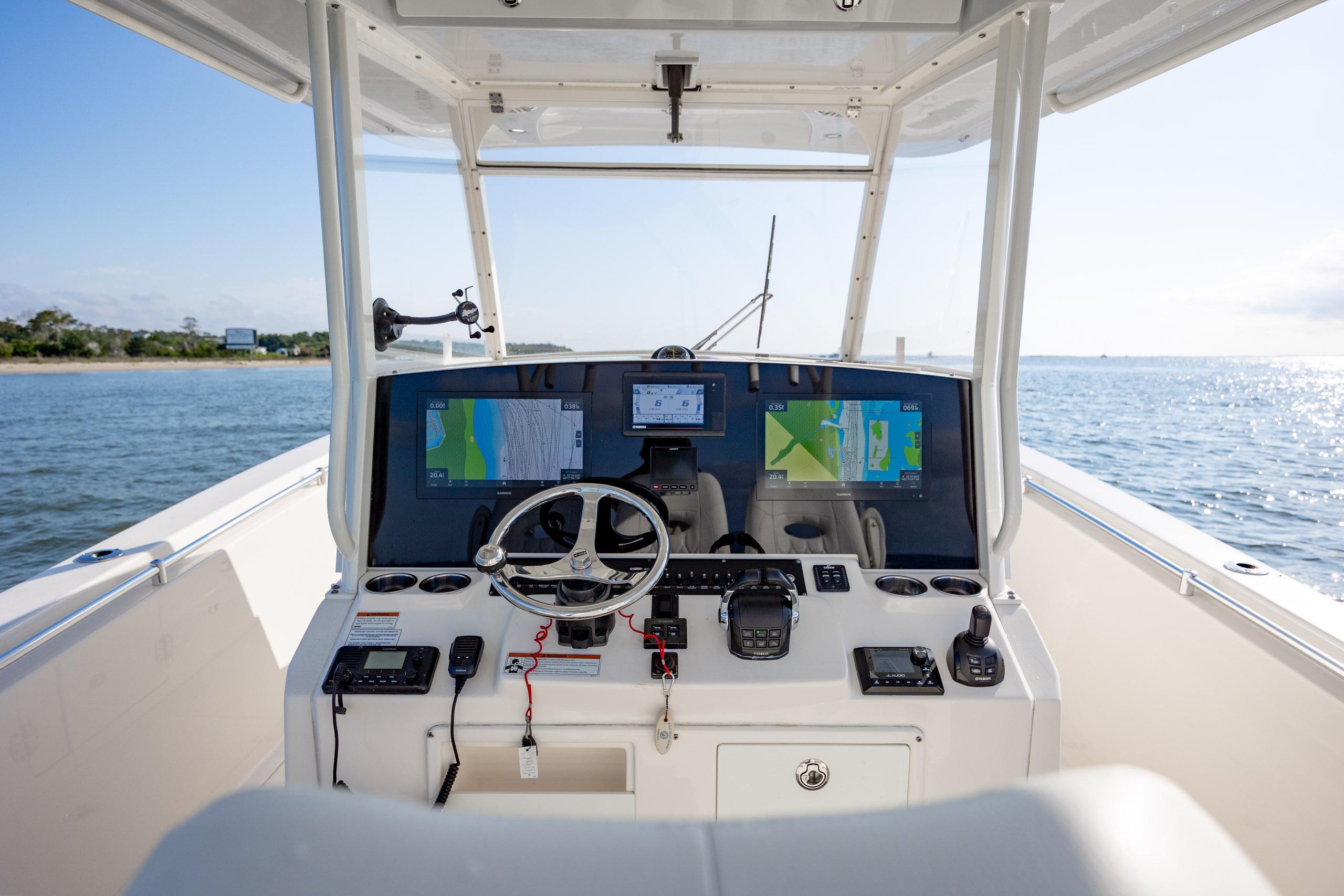 2020 Cobia 350 Center Console - thumbnail 16