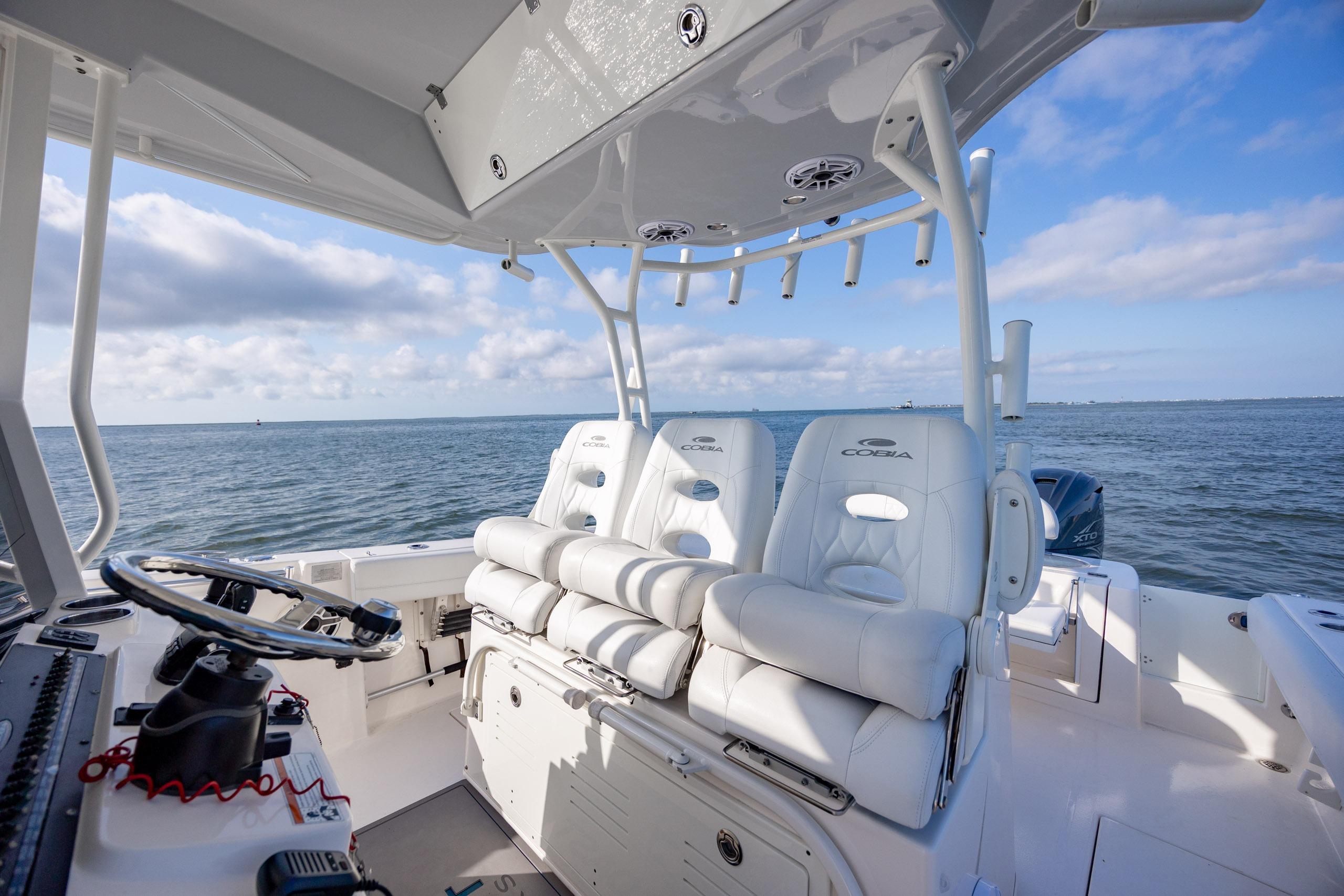 2020 Cobia 350 Center Console - thumbnail 15