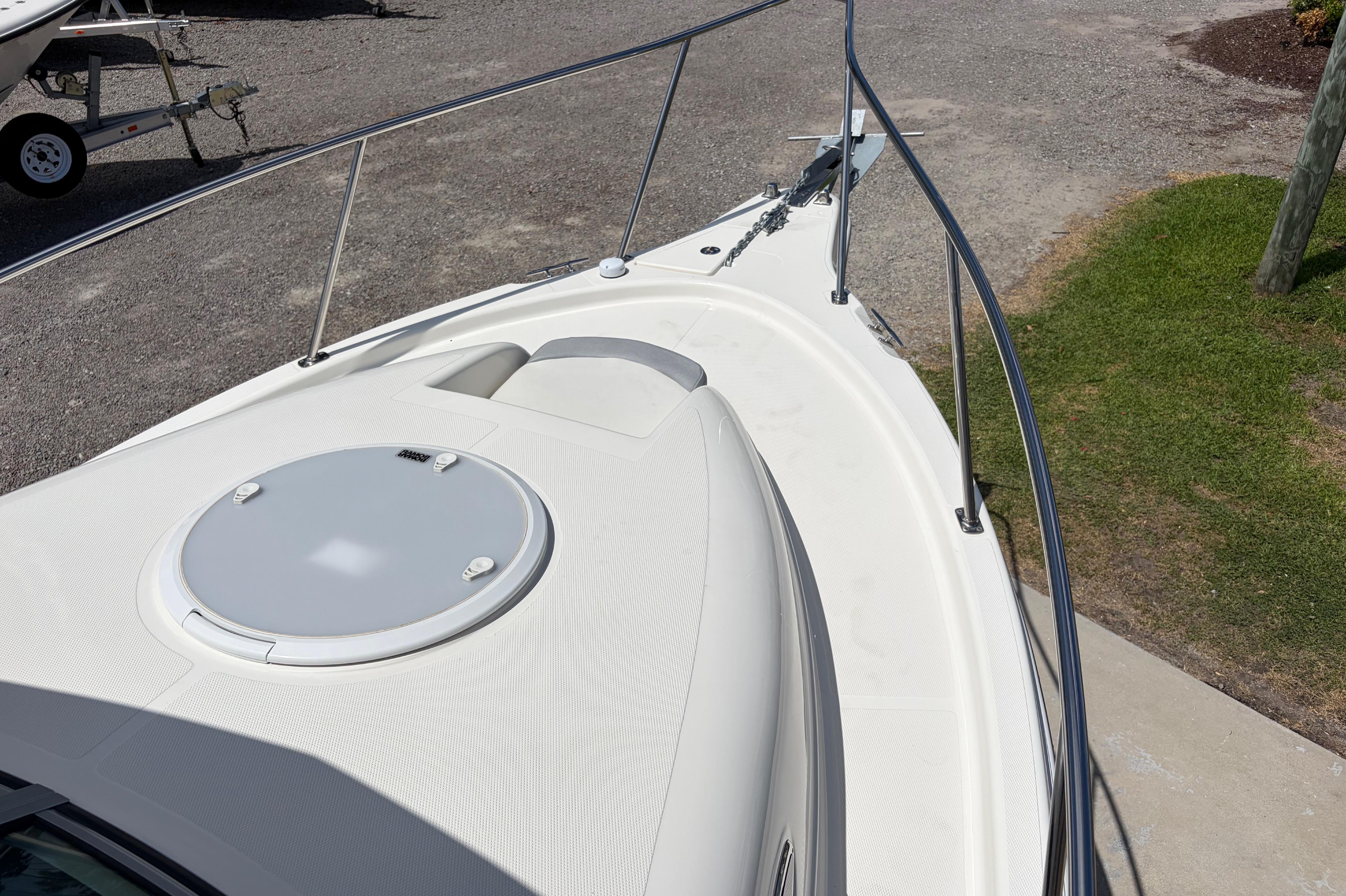 2014 Seaswirl Striper 2601 Walkaround O/B - thumbnail 21