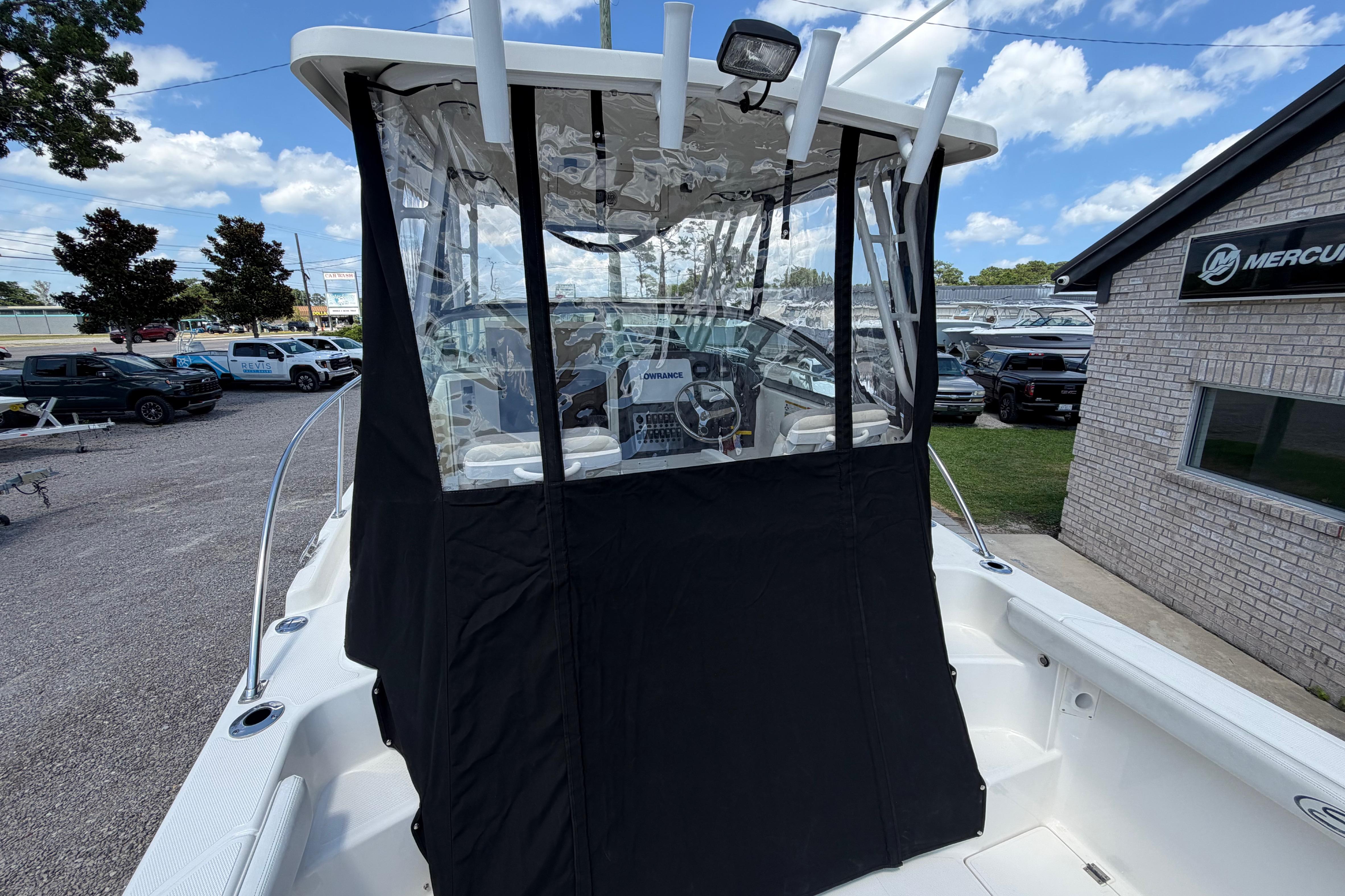 2014 Seaswirl Striper 2601 Walkaround O/B - thumbnail 10