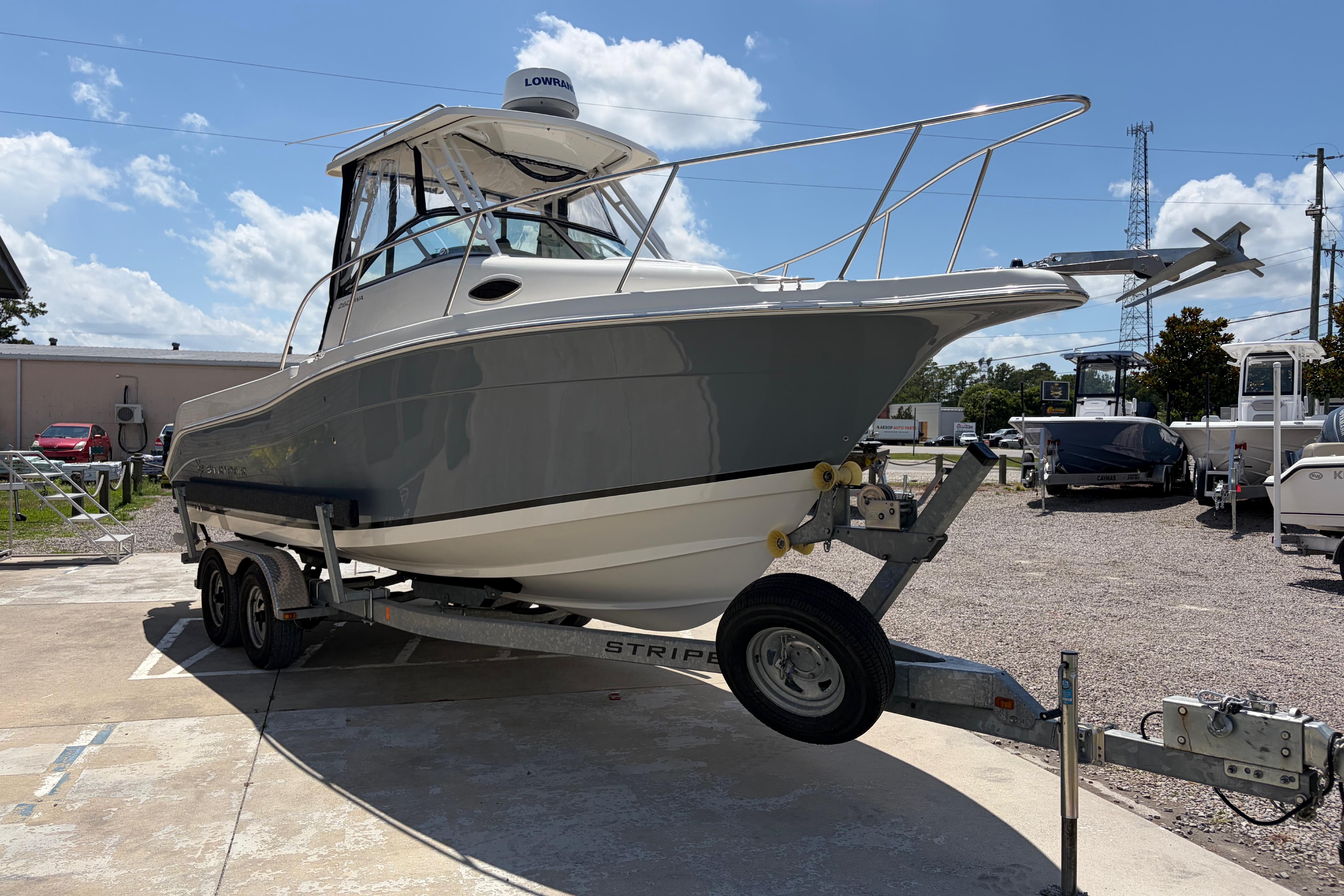2014 Seaswirl Striper 2601 Walkaround O/B - thumbnail 7
