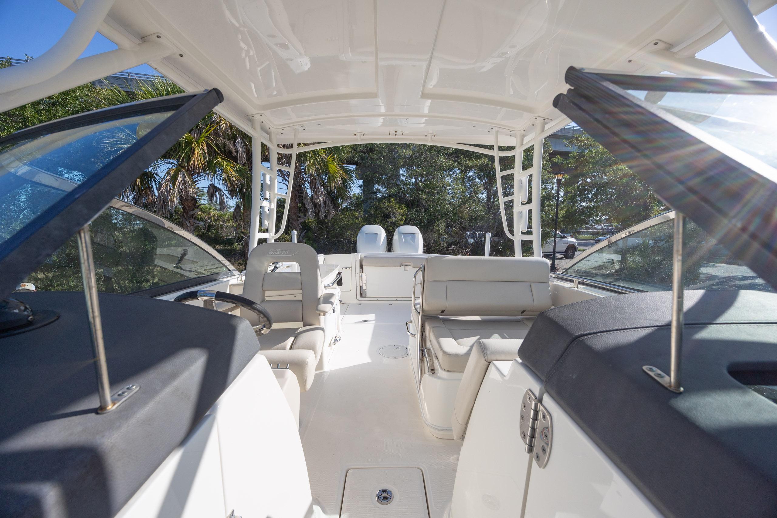 2017 Boston Whaler 270 Vantage - thumbnail 13