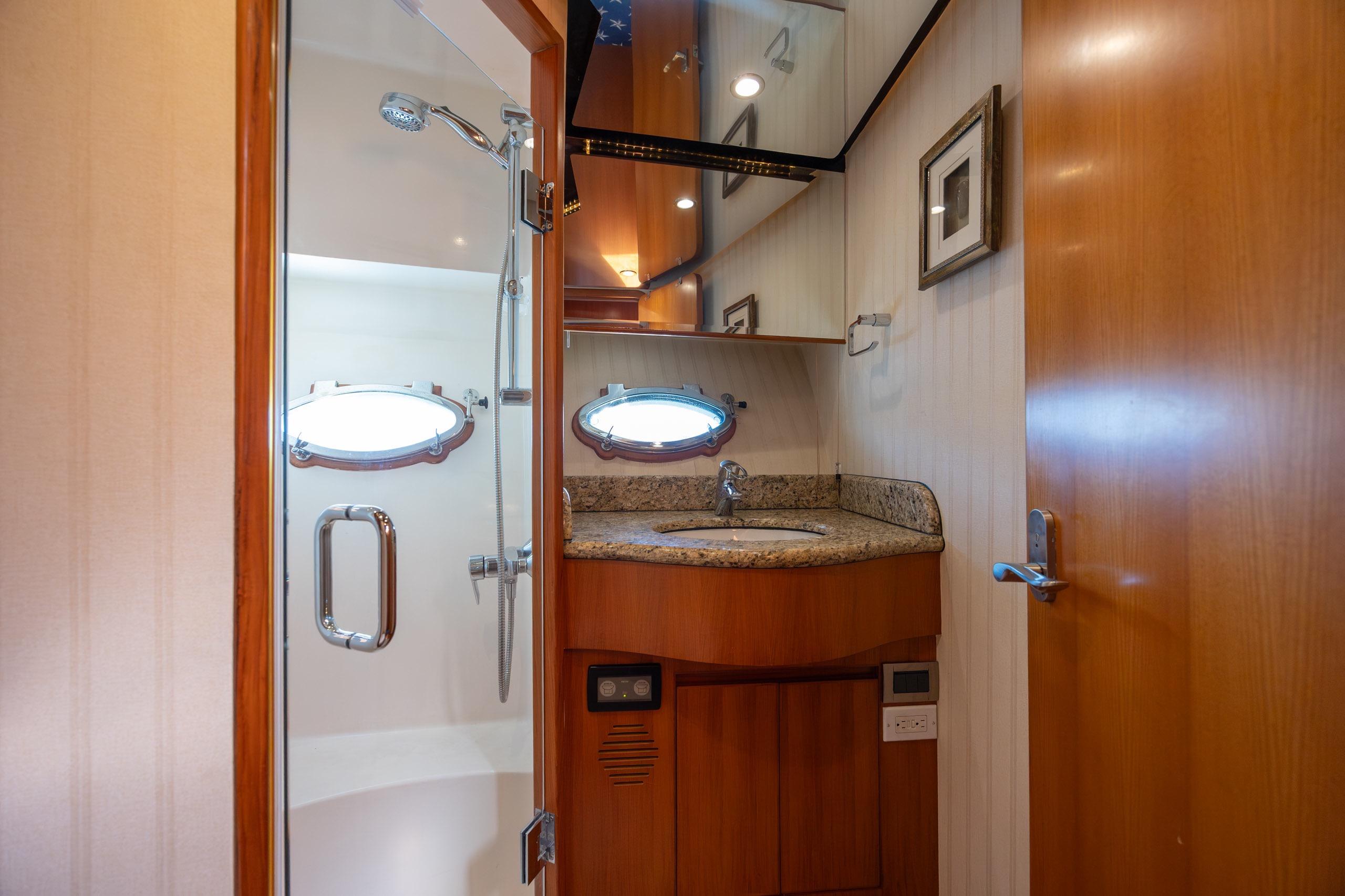 2005 Ocean Alexander 52 Sedan - thumbnail 54
