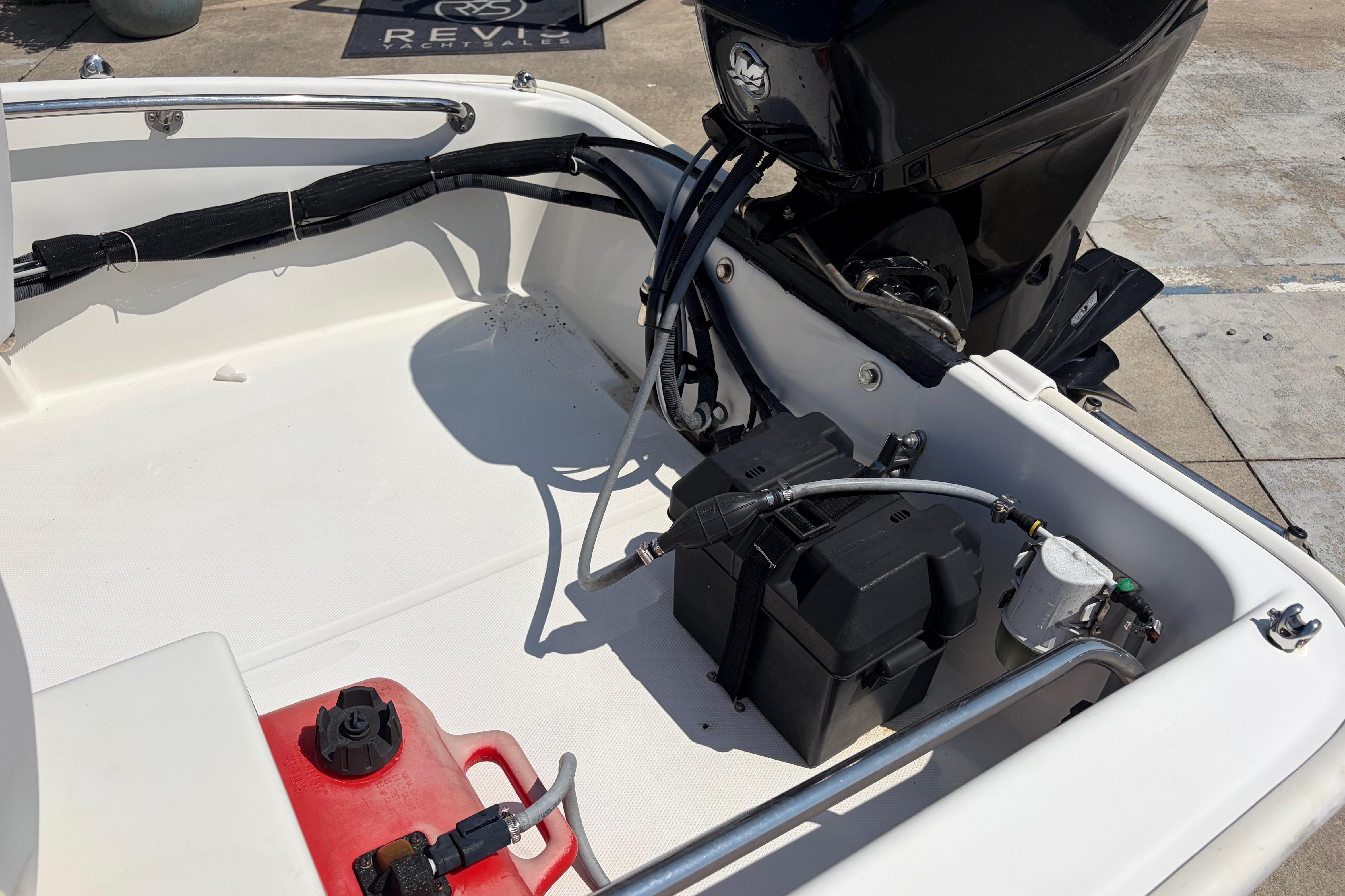 2011 Boston Whaler 130 Super Sport - thumbnail 10