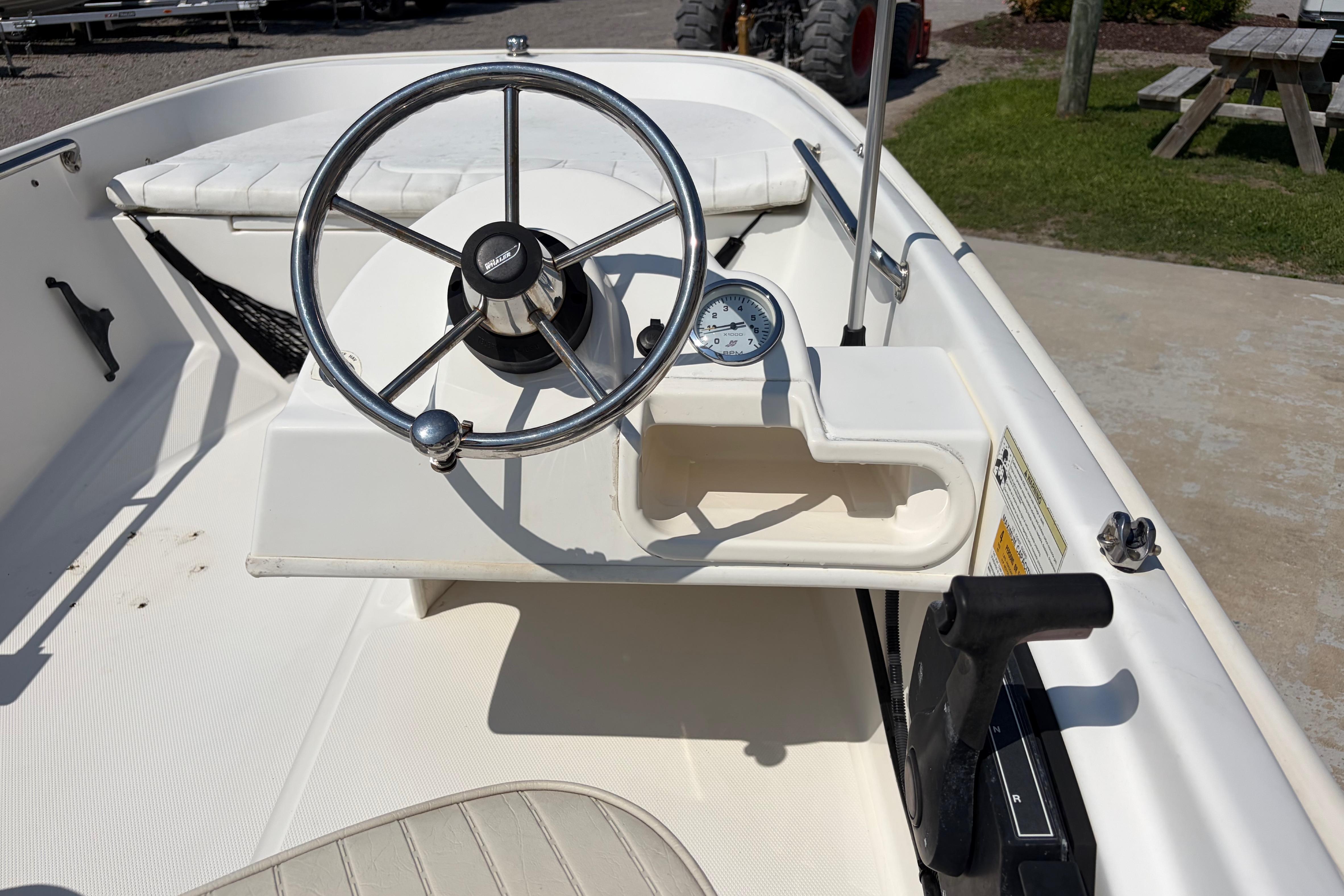 2011 Boston Whaler 130 Super Sport - thumbnail 11