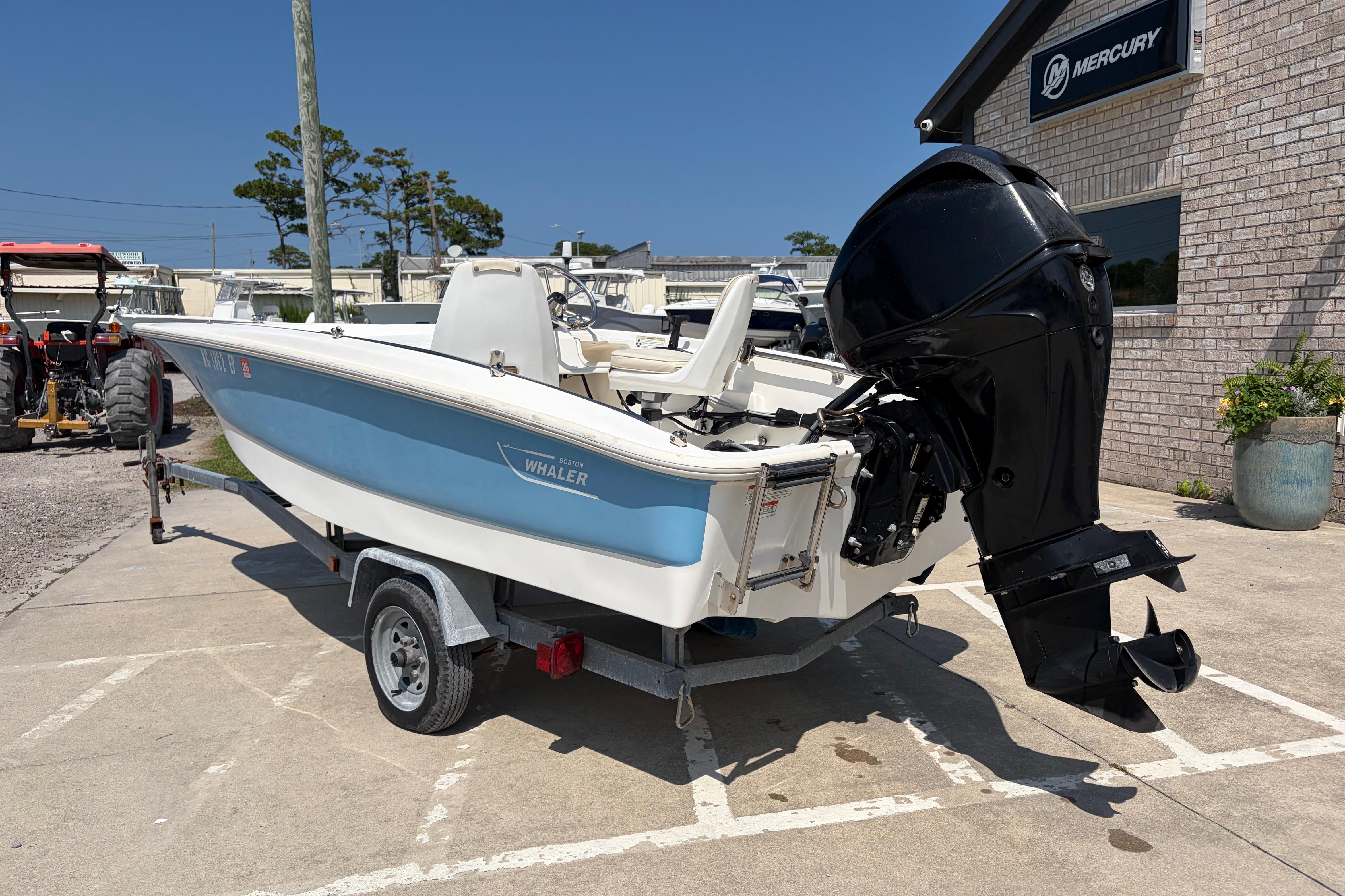 2011 Boston Whaler 130 Super Sport - thumbnail 3