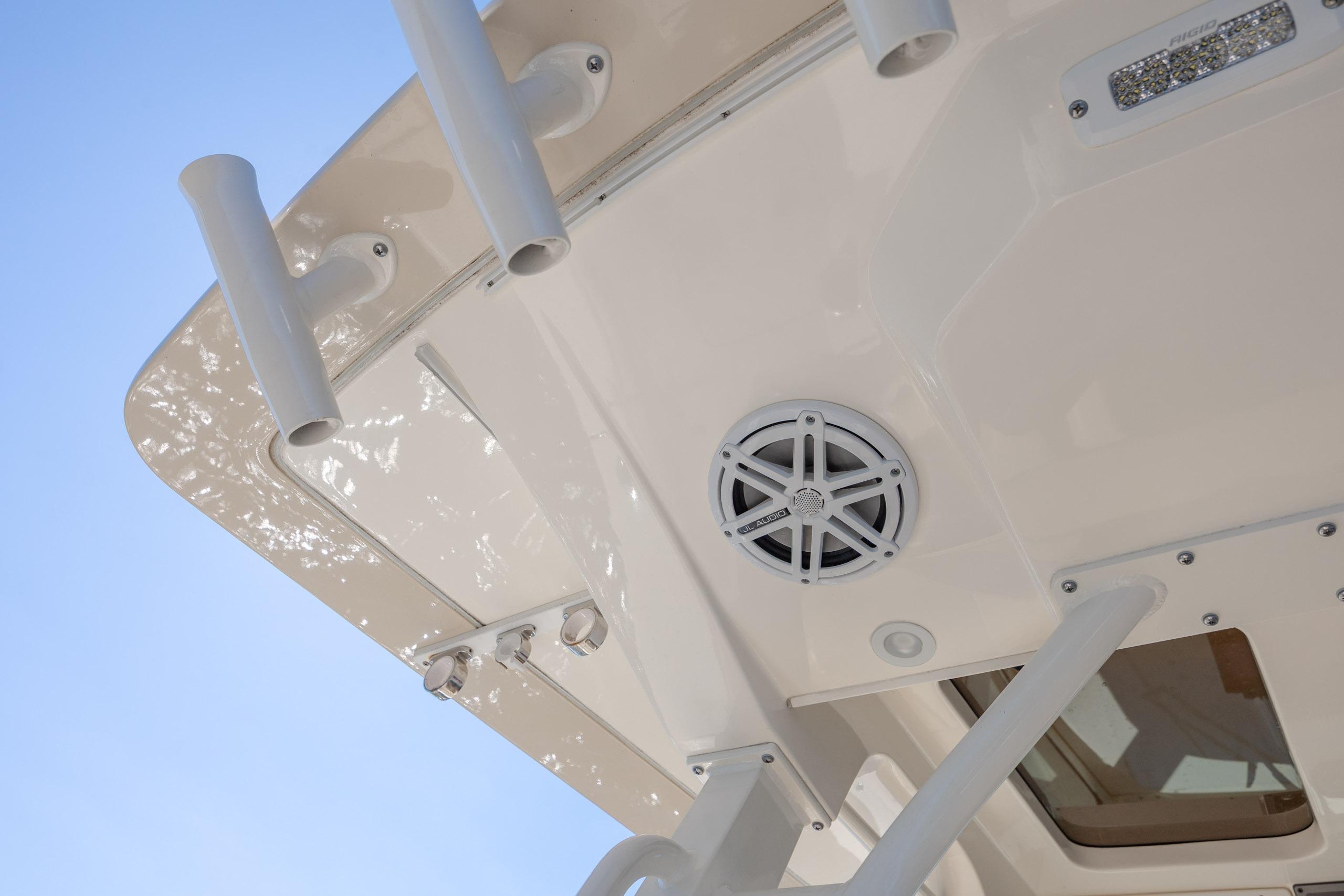 2019 Scout 355 LXF - thumbnail 19