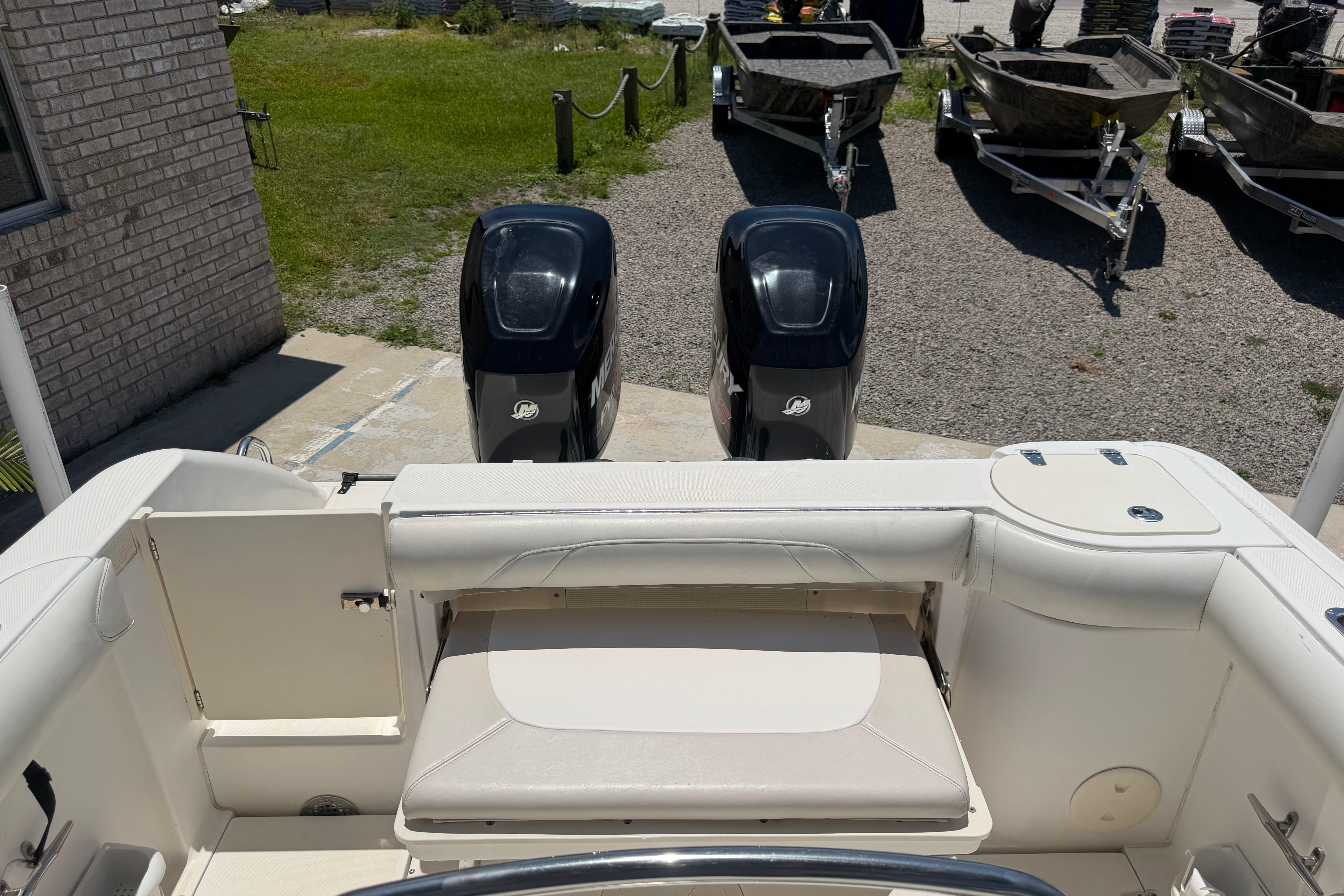 2003 Boston Whaler 240 Outrage - thumbnail 9