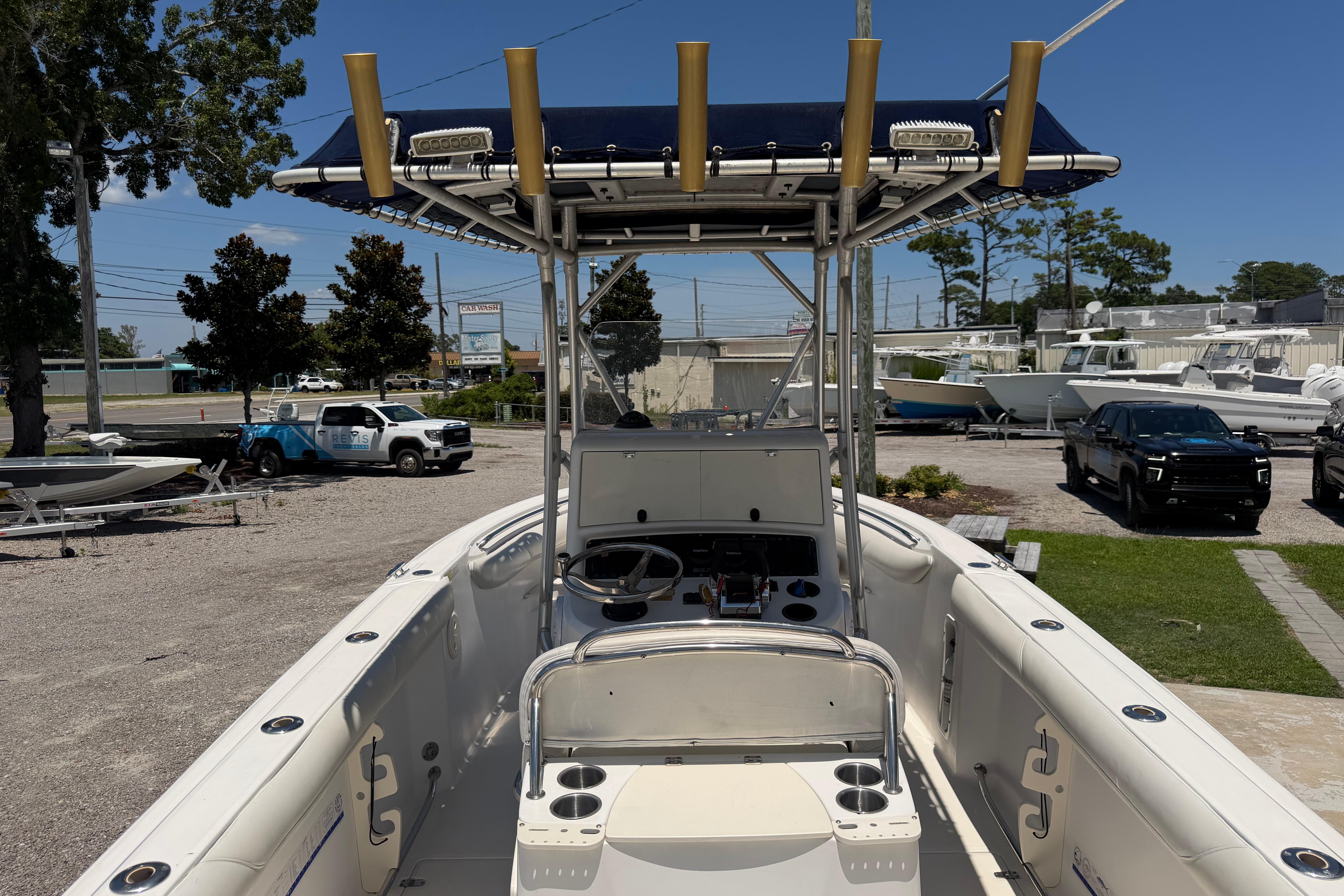 2003 Boston Whaler 240 Outrage - thumbnail 12