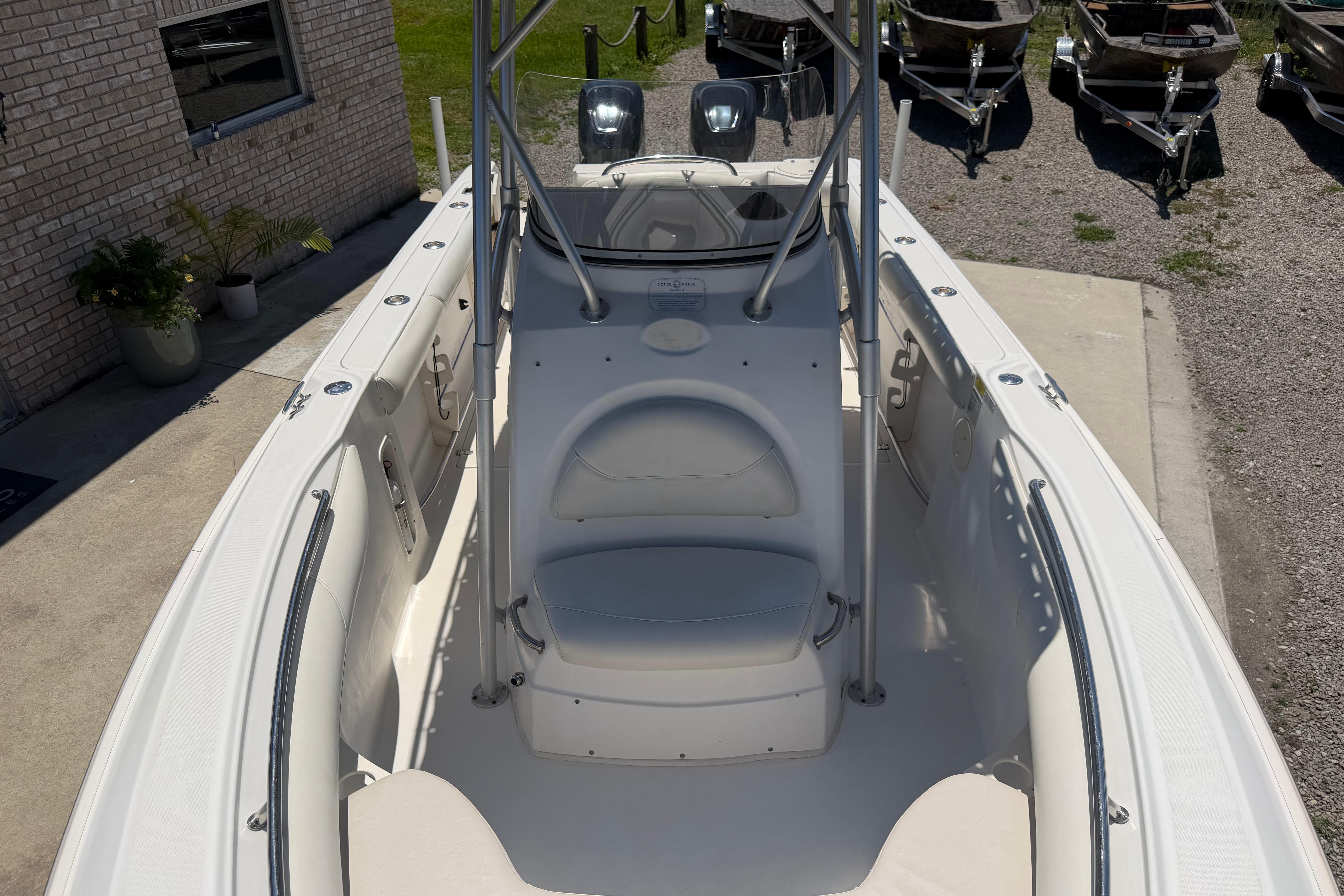 2003 Boston Whaler 240 Outrage - thumbnail 15