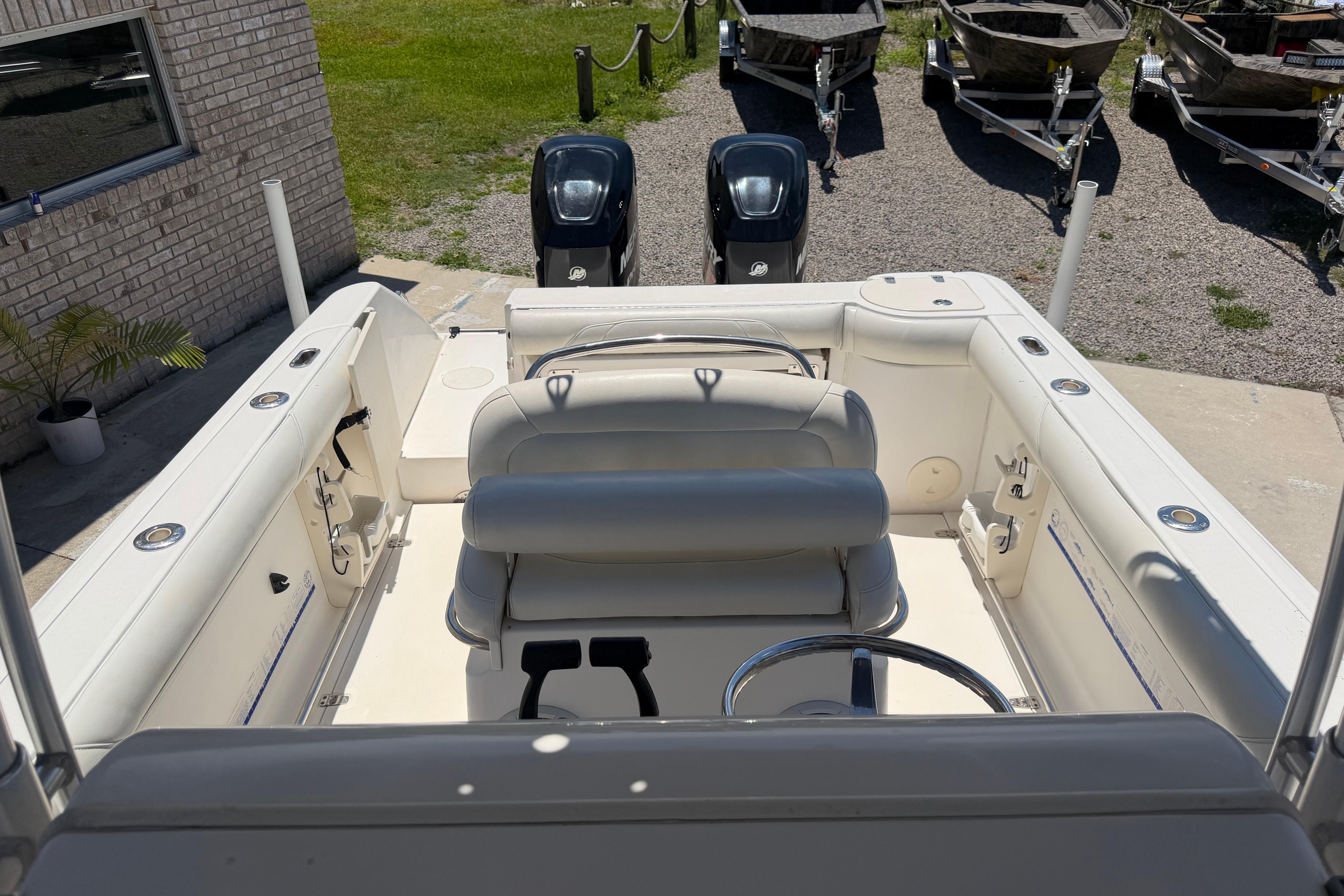 2003 Boston Whaler 240 Outrage - thumbnail 14