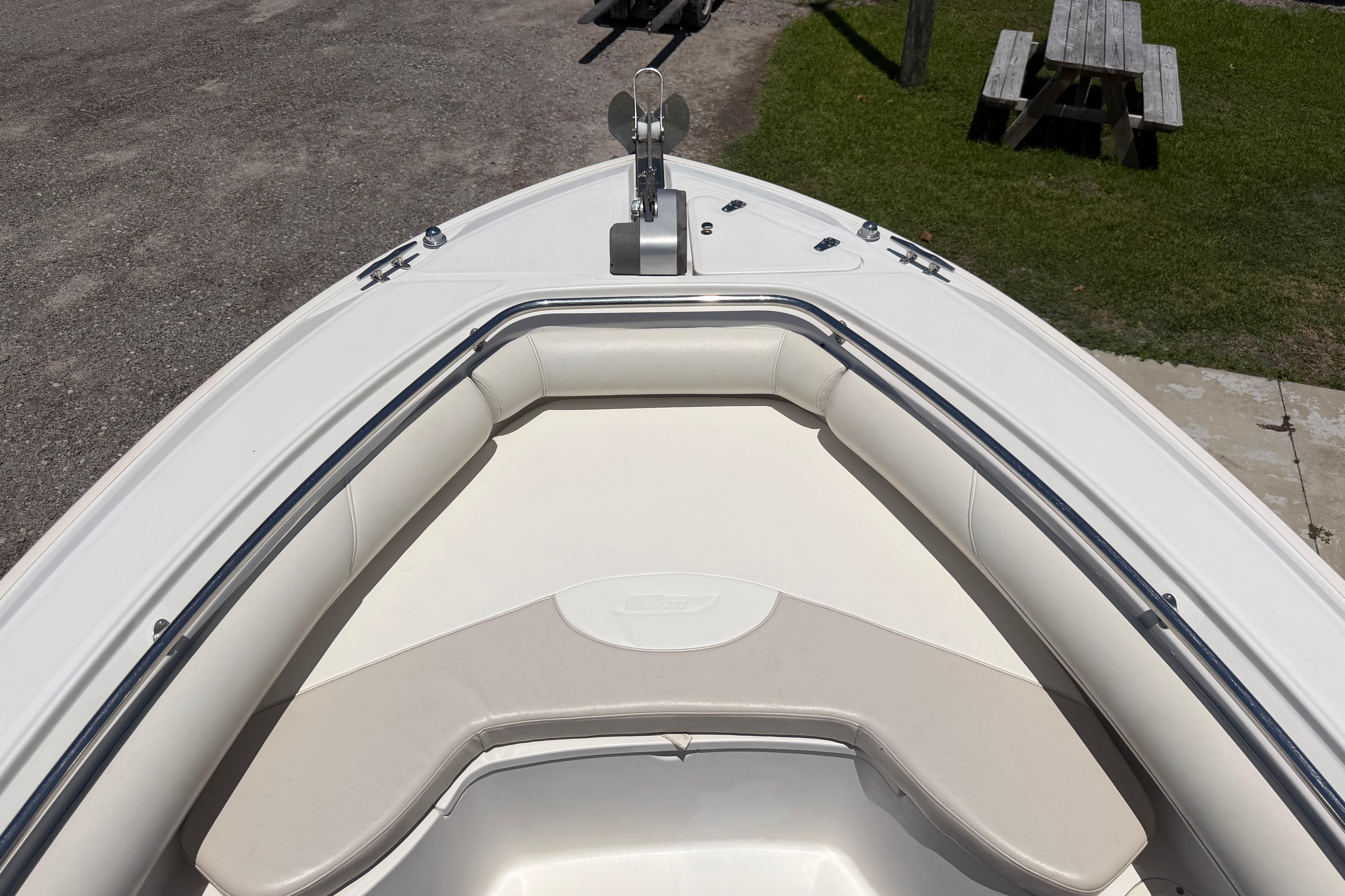 2003 Boston Whaler 240 Outrage - thumbnail 16