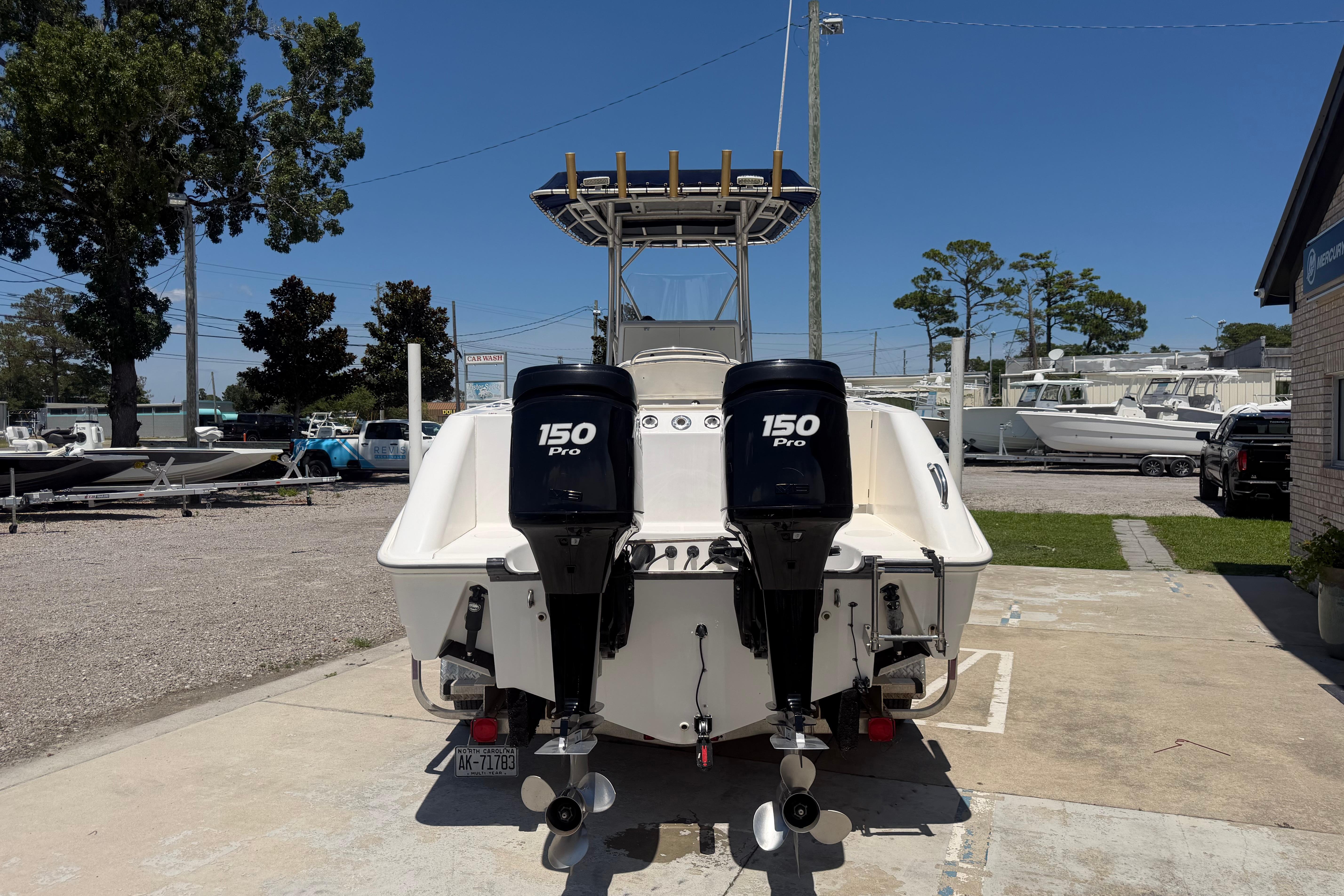 2003 Boston Whaler 240 Outrage - thumbnail 6