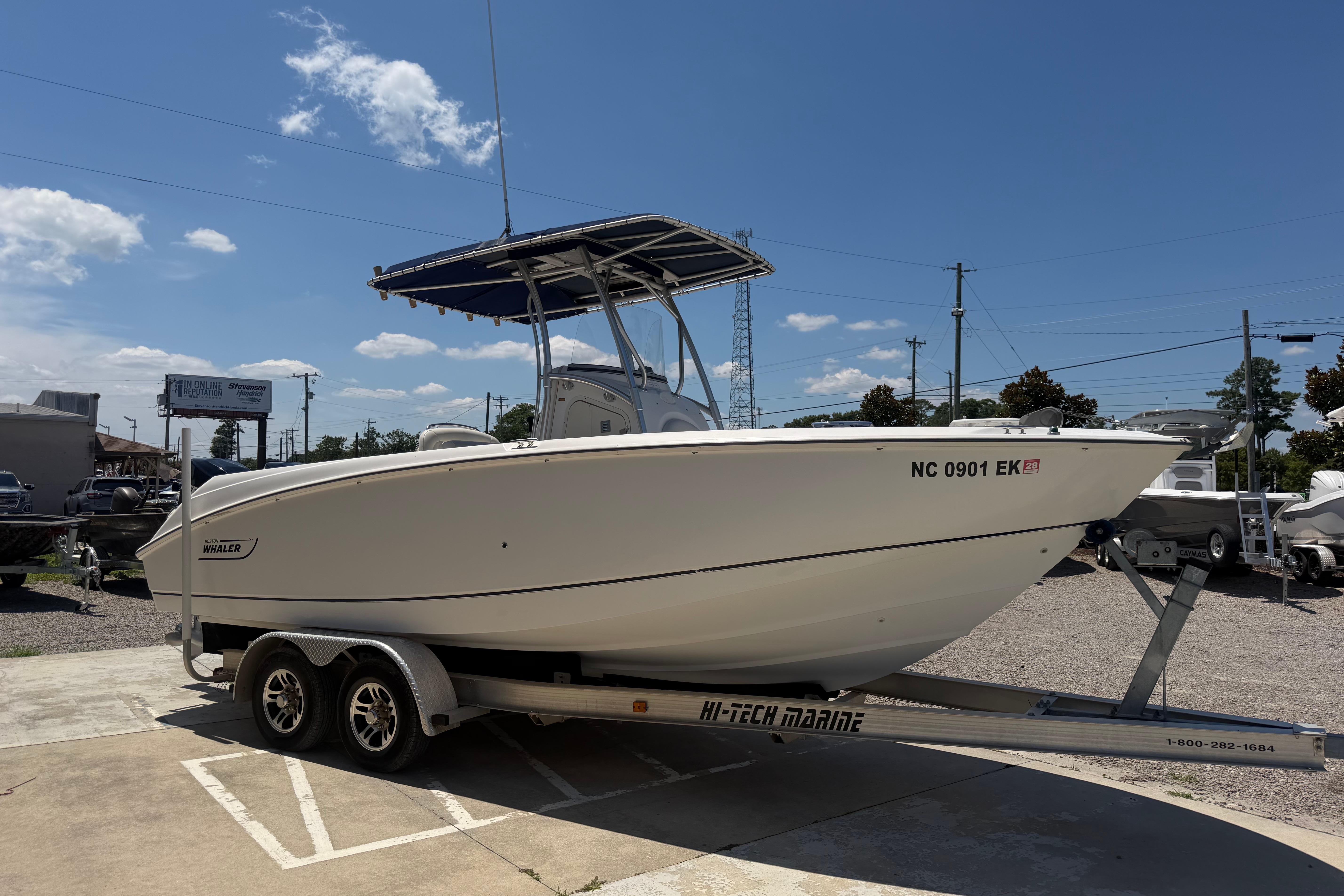 2003 Boston Whaler 240 Outrage - thumbnail 3