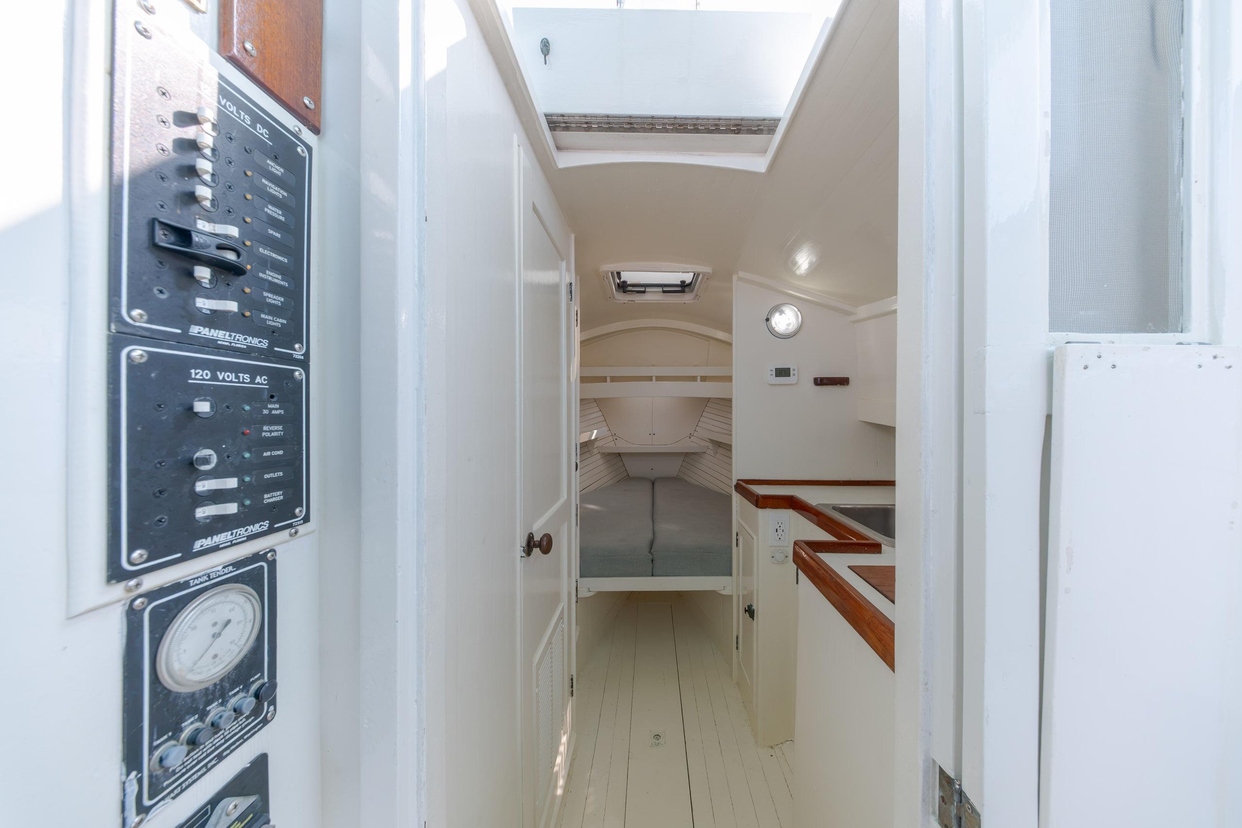 1958 Custom Albury Brothers 28 Flybridge - thumbnail 74
