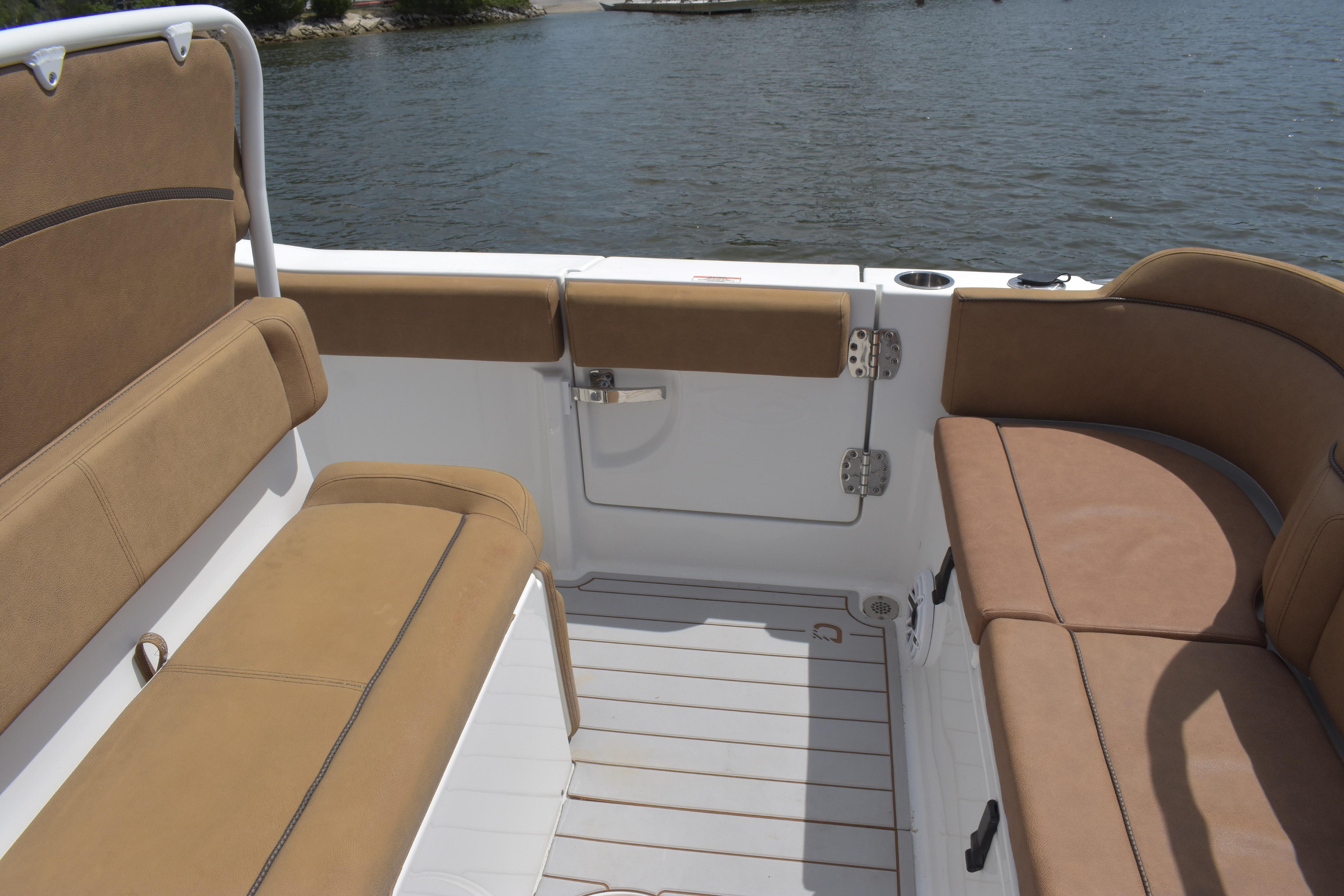 2022 Sea Hunt Ultra 239 SE - thumbnail 16