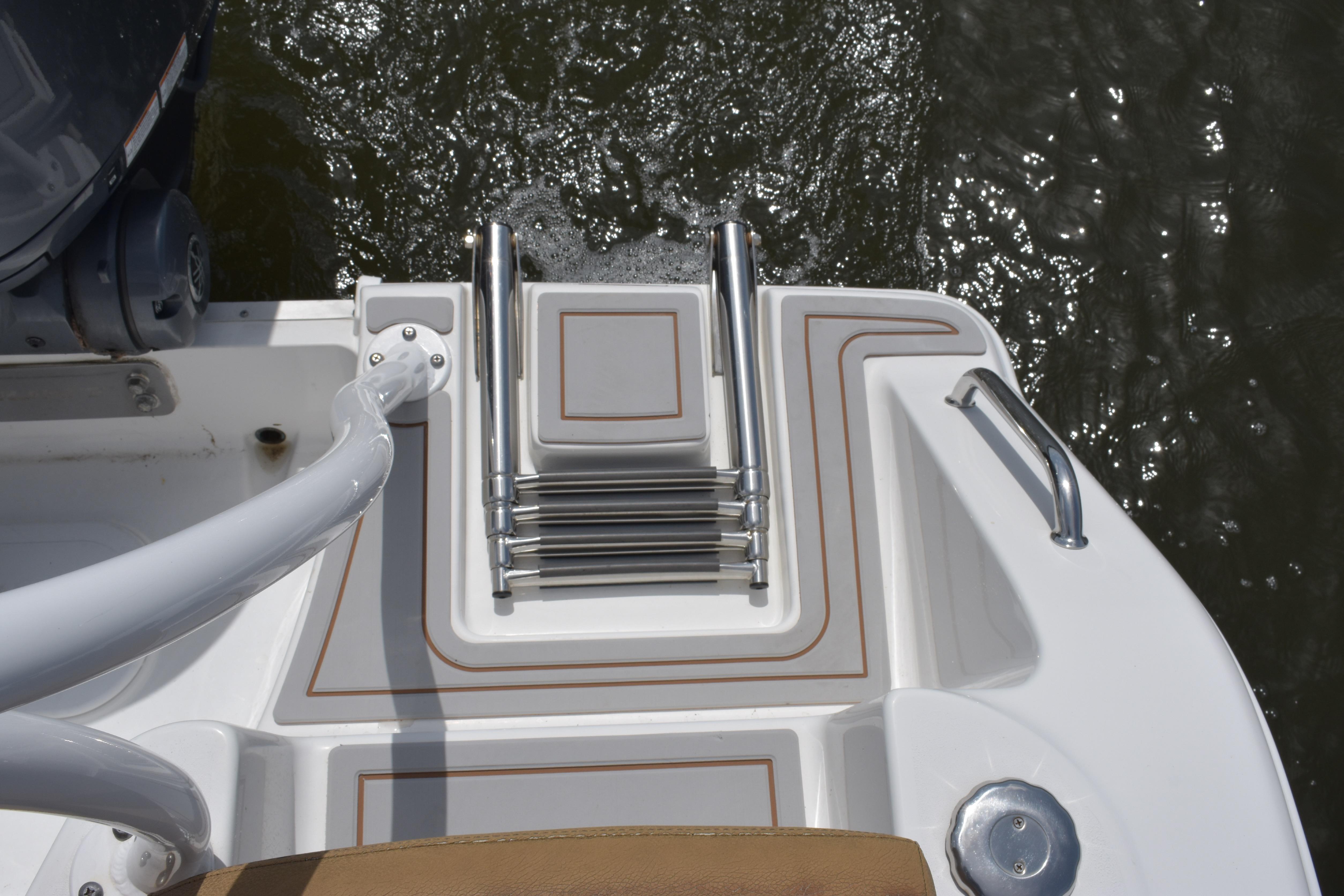 2022 Sea Hunt Ultra 239 SE - thumbnail 20