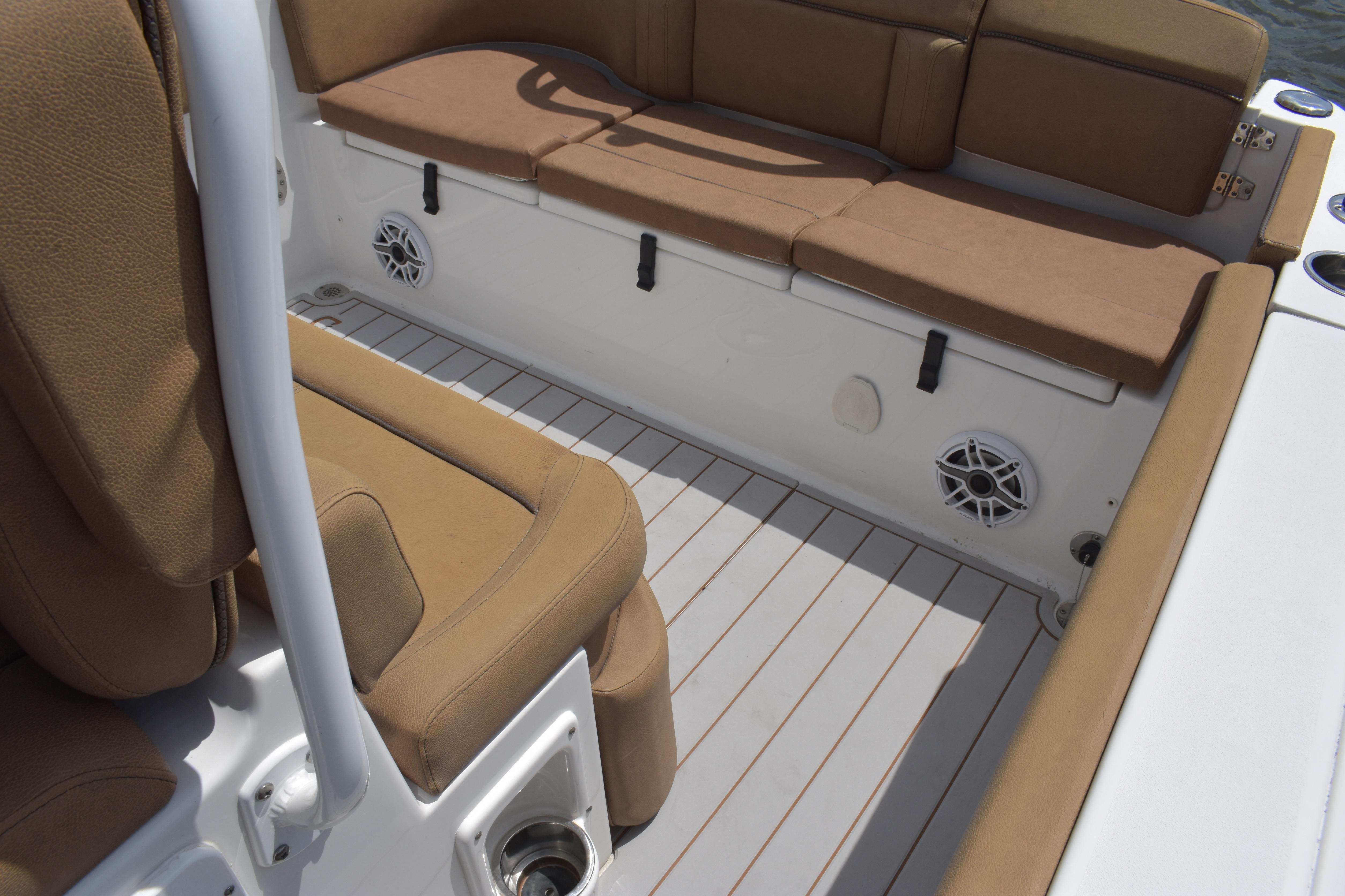 2022 Sea Hunt Ultra 239 SE - thumbnail 24