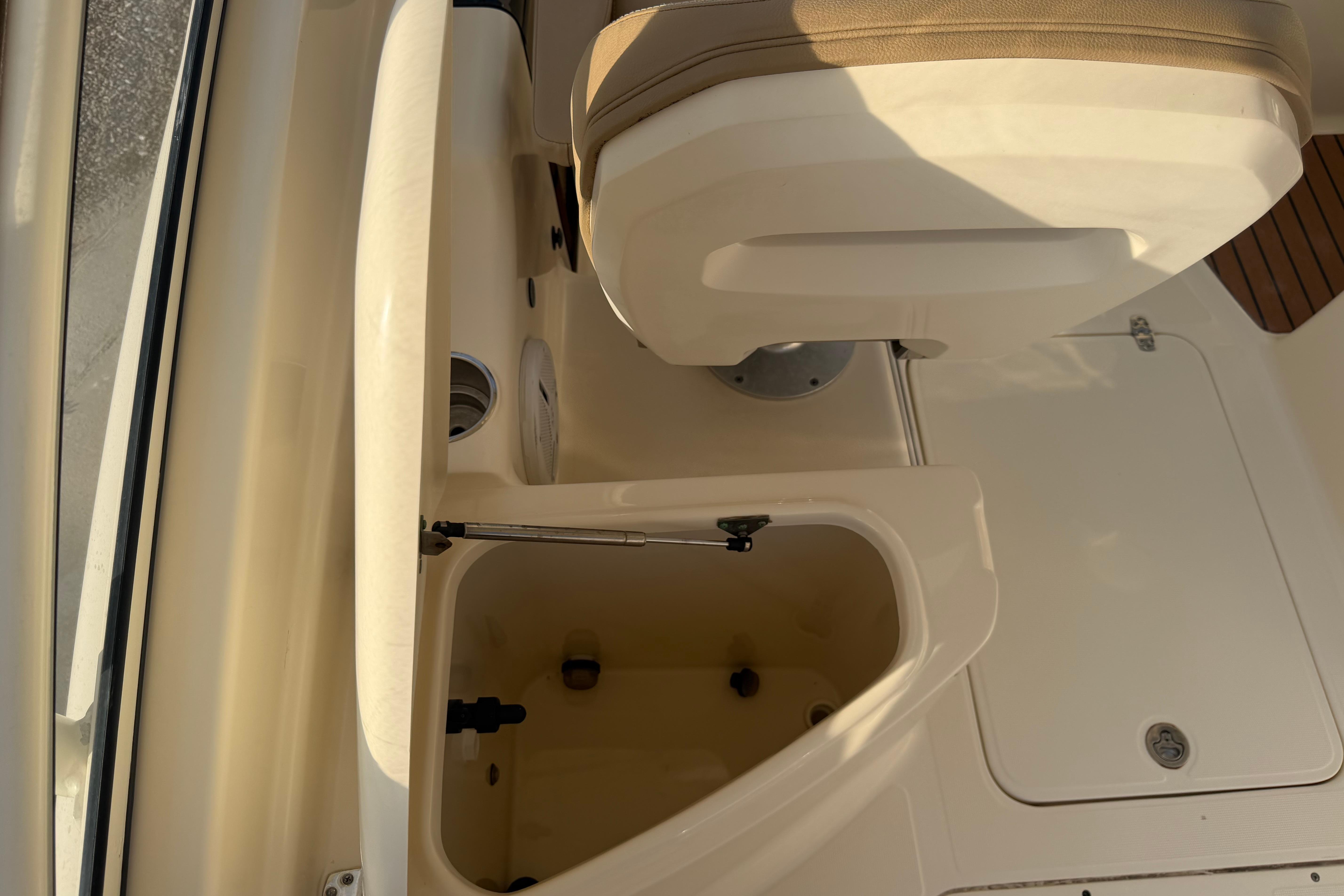 2012 Scout 245 Dorado - thumbnail 20