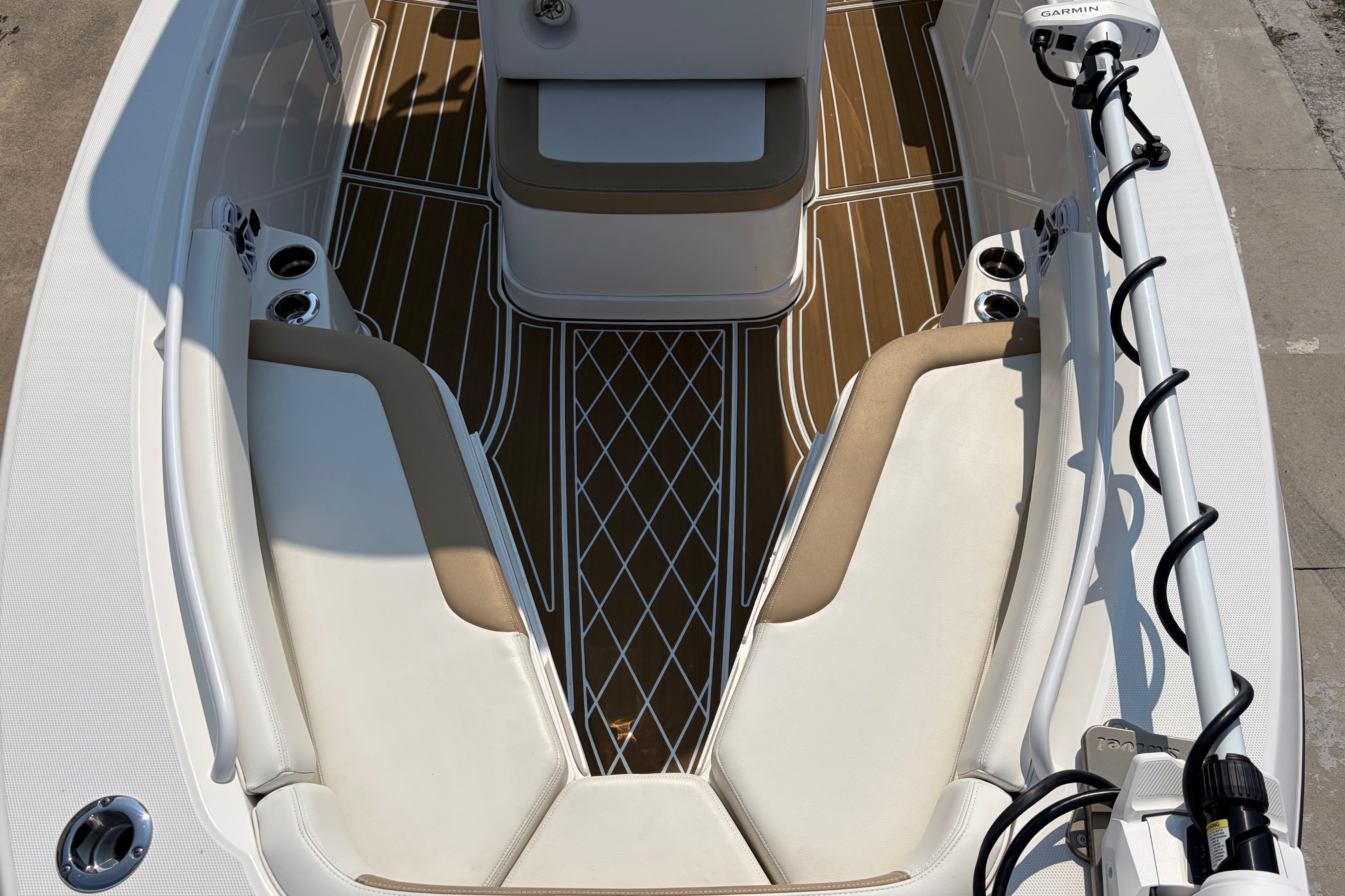 2022 Edgewater 230CC - thumbnail 12