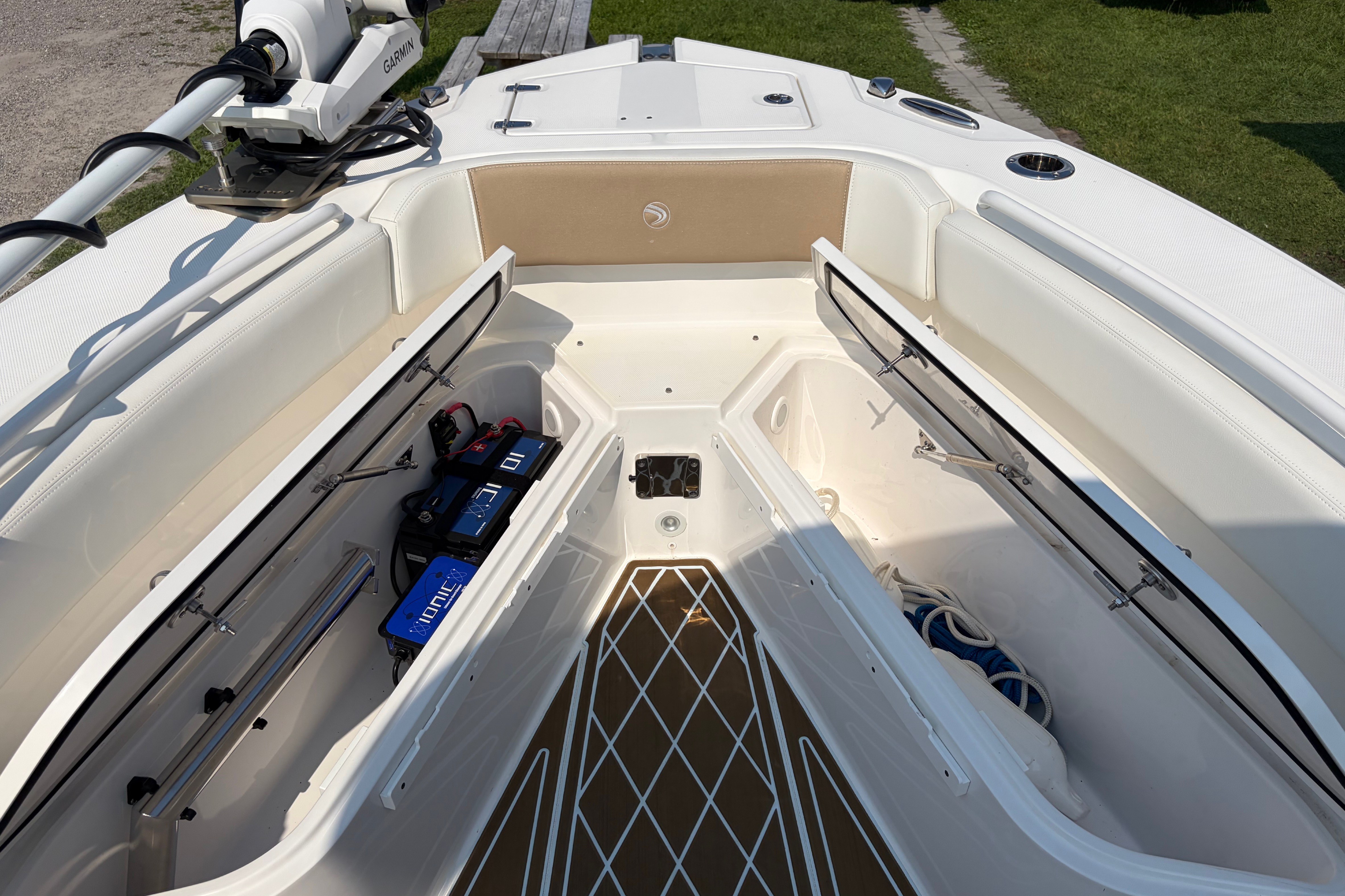 2022 Edgewater 230CC - thumbnail 9