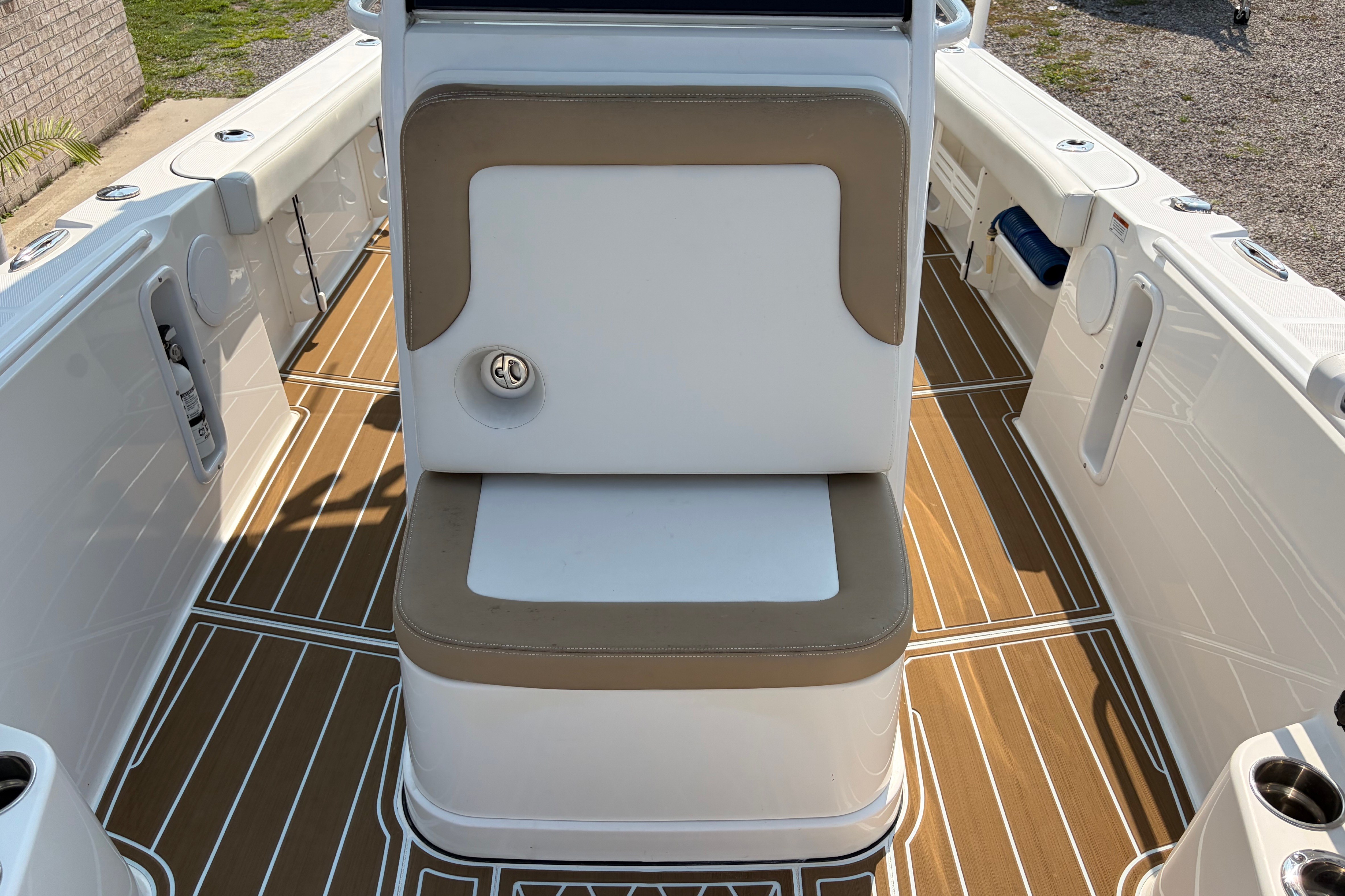 2022 Edgewater 230CC - thumbnail 14