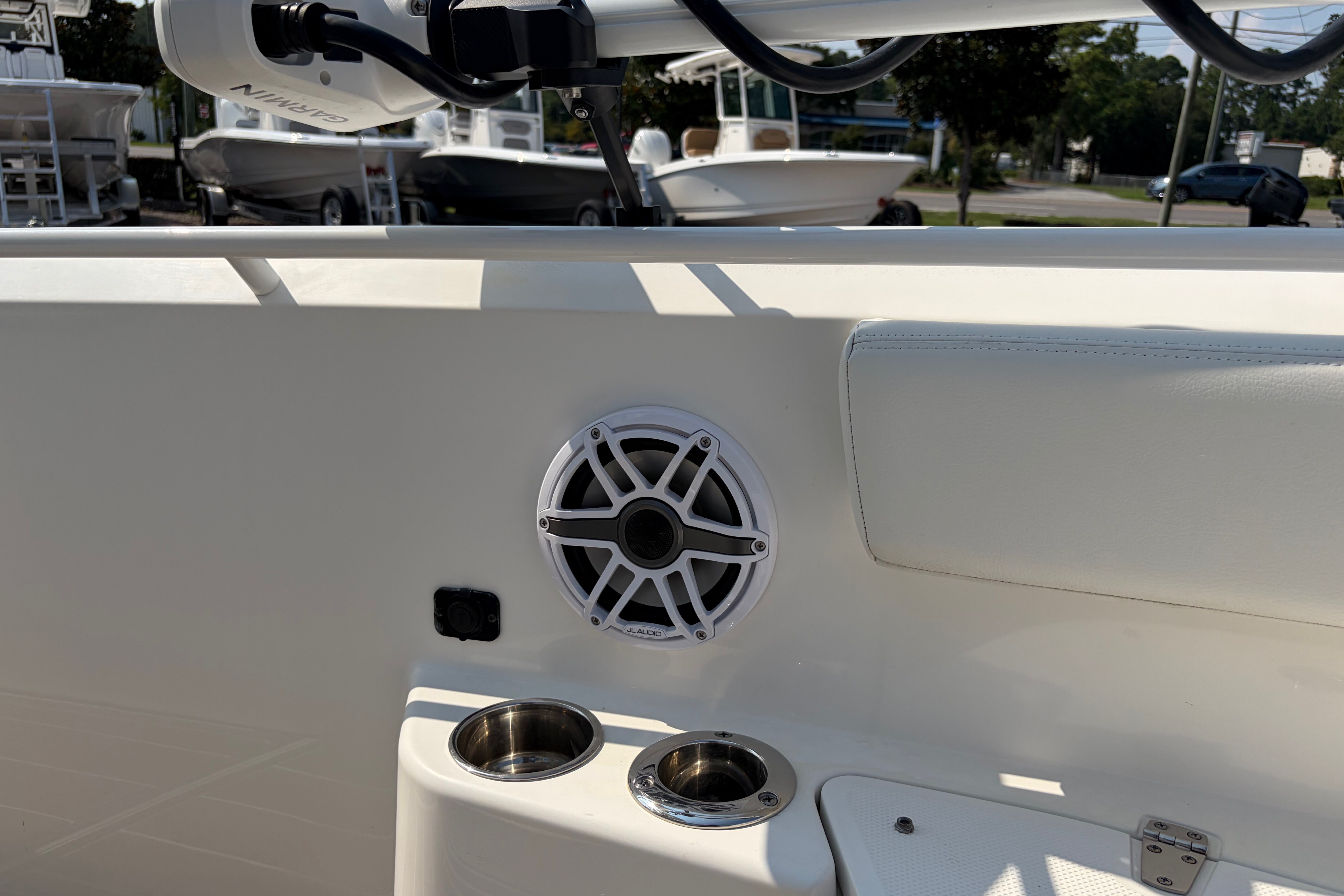2022 Edgewater 230CC - thumbnail 11