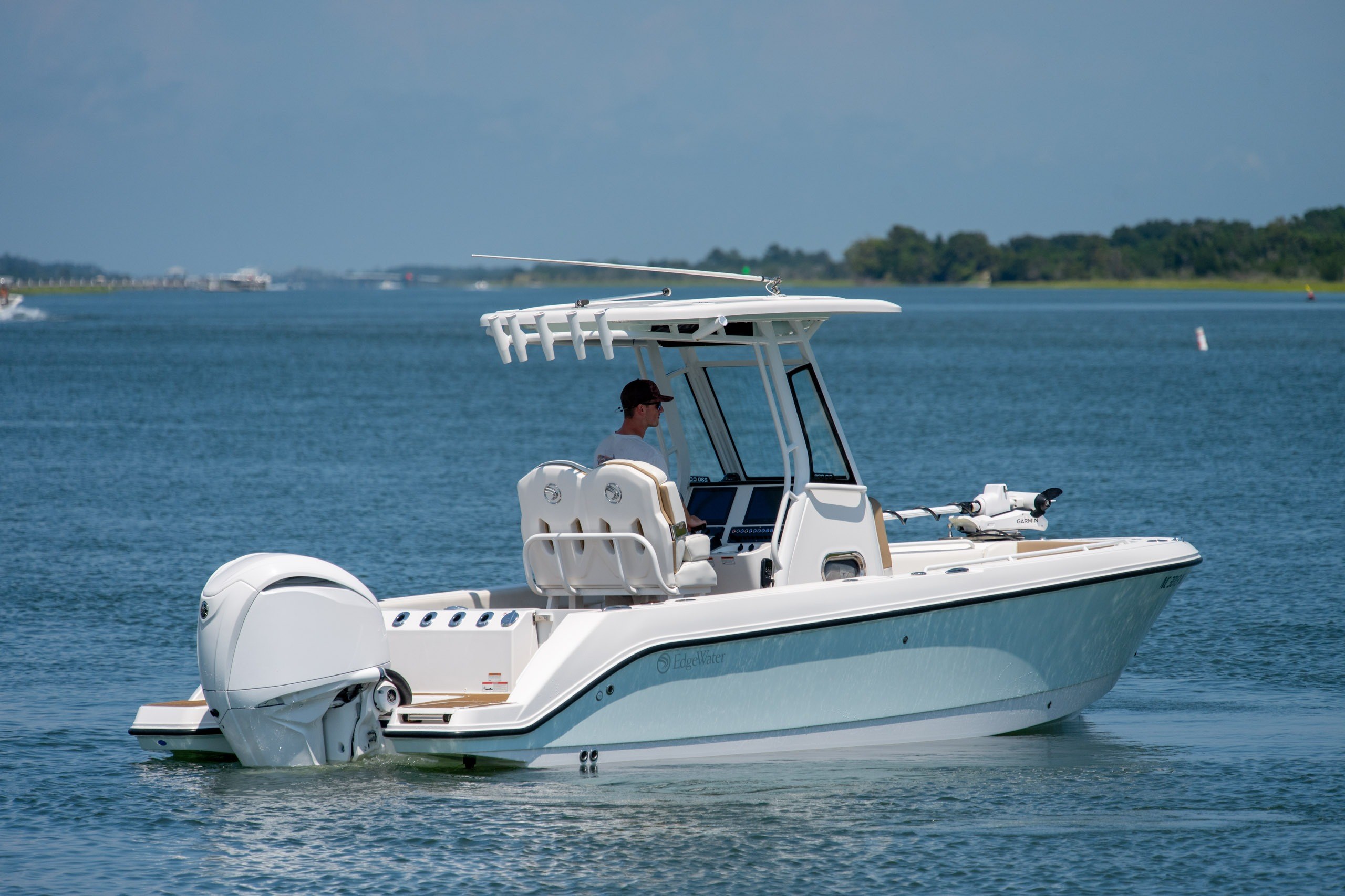 2022 Edgewater 230CC - thumbnail 4
