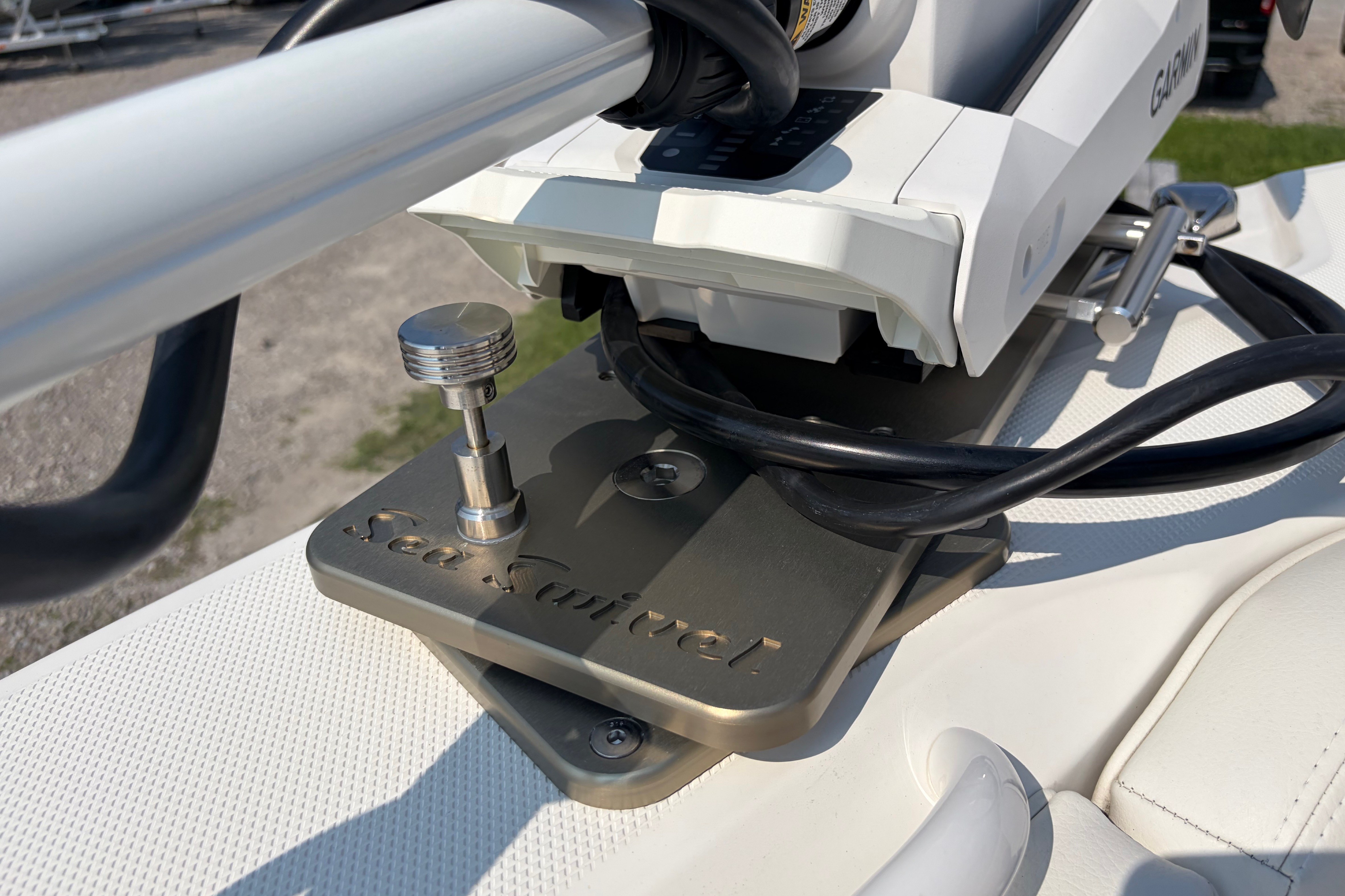 2022 Edgewater 230CC - thumbnail 8