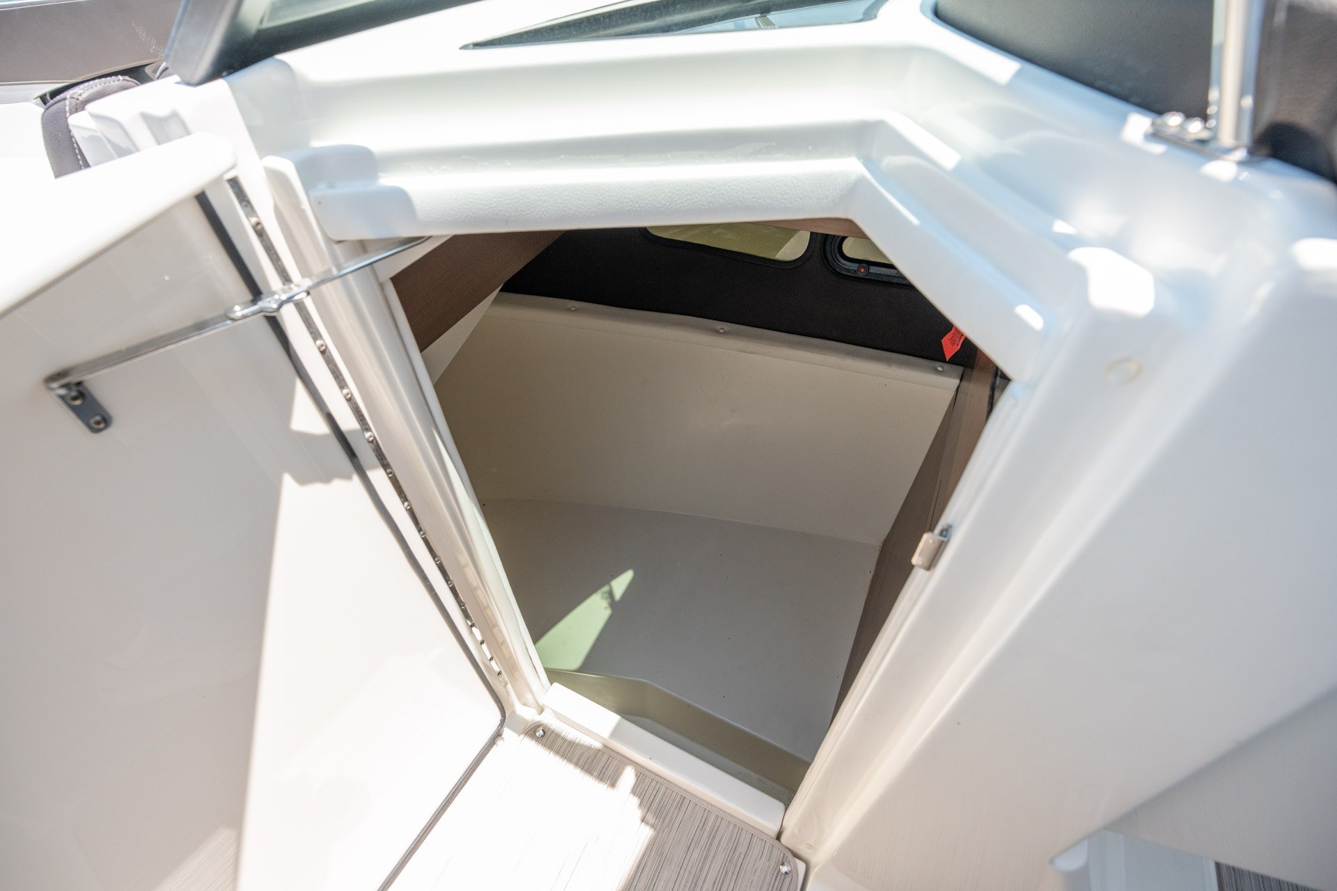 2017 Sea Ray SLX 350 - thumbnail 31