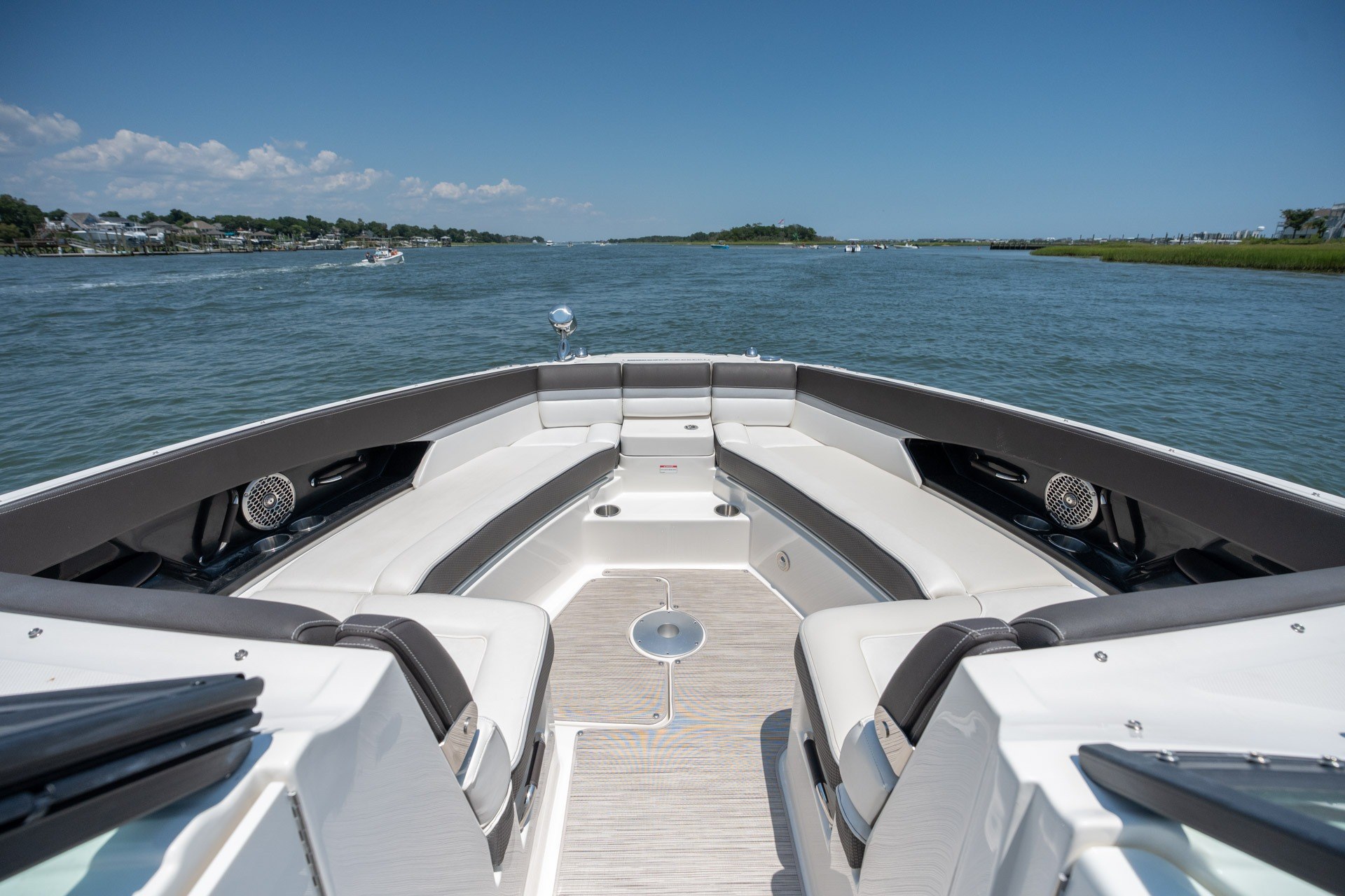 2017 Sea Ray SLX 350 - thumbnail 12