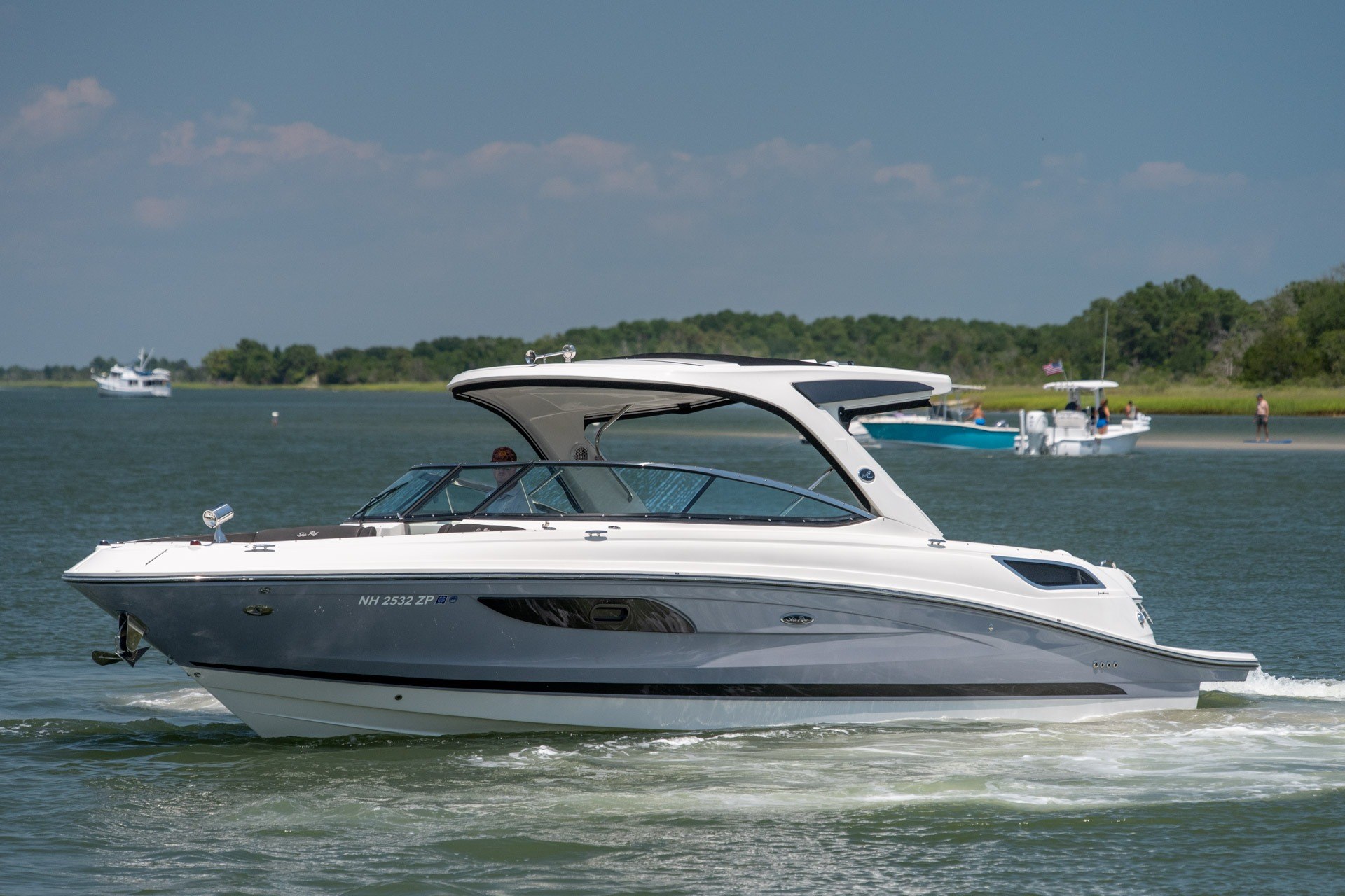 2017 Sea Ray SLX 350 - thumbnail 6